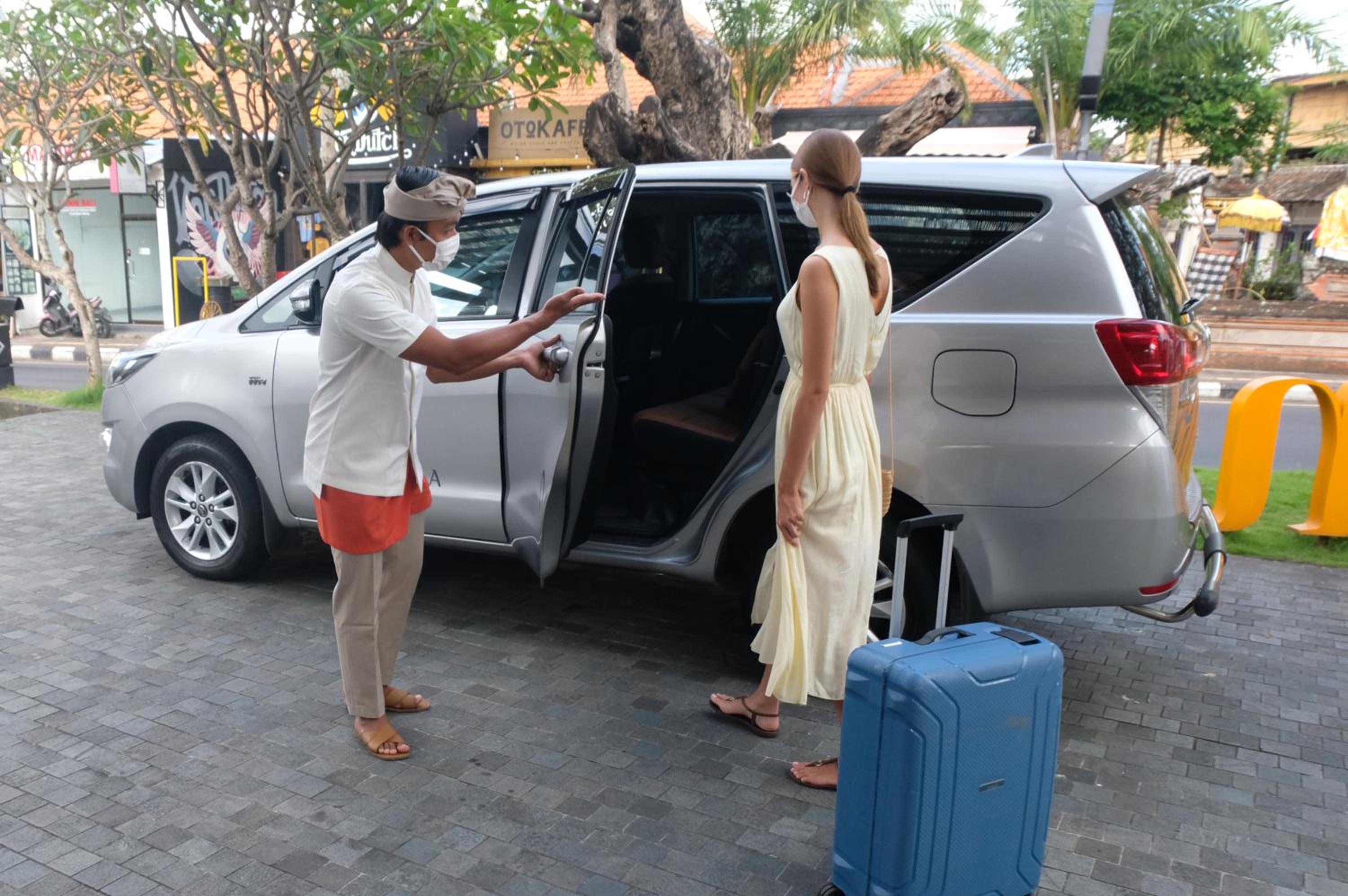 Special Offer - Deluxe Room with Free One Way Airport Transfer