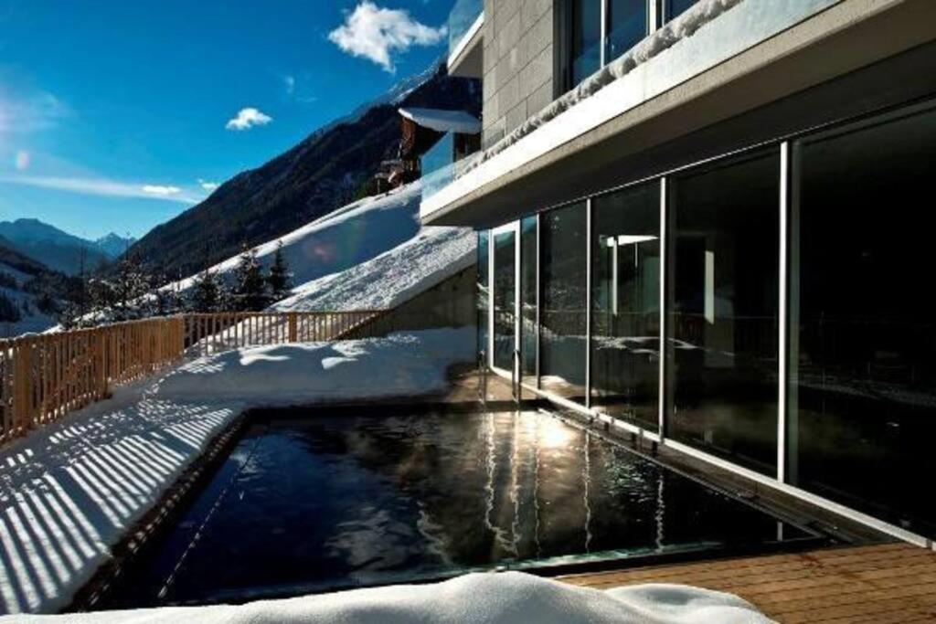 Apartment with Mountain View photo 3
