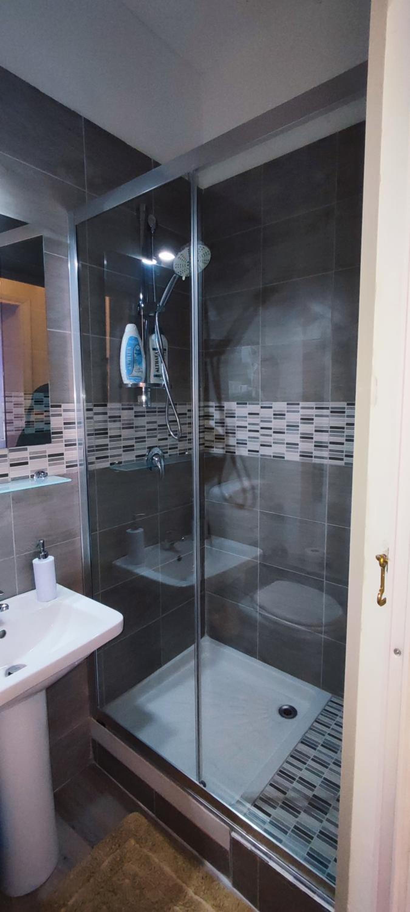 Deluxe Suite with Spa Bath - Photo 21