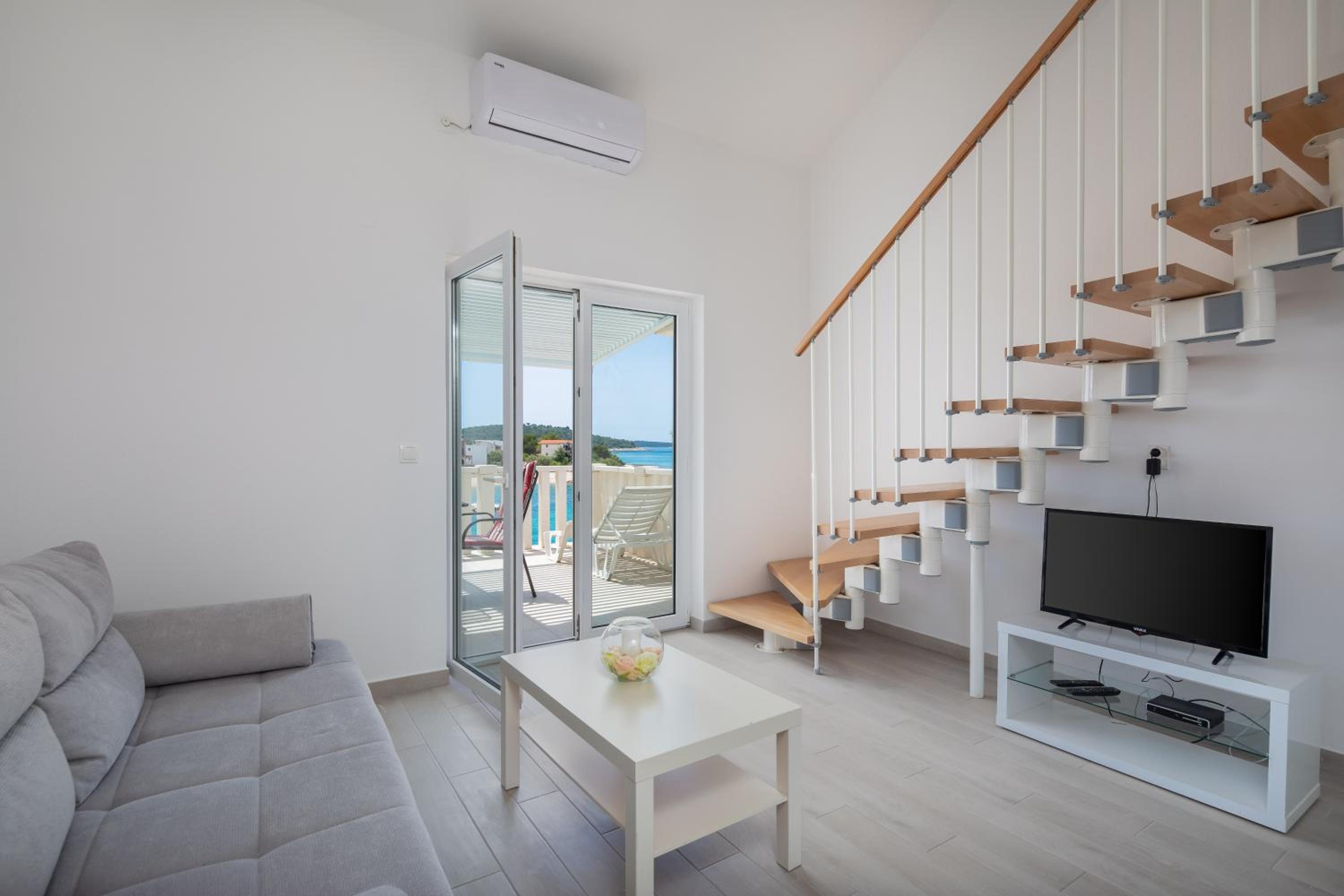 Two-Bedroom Apartment with Sea View - Photo 6