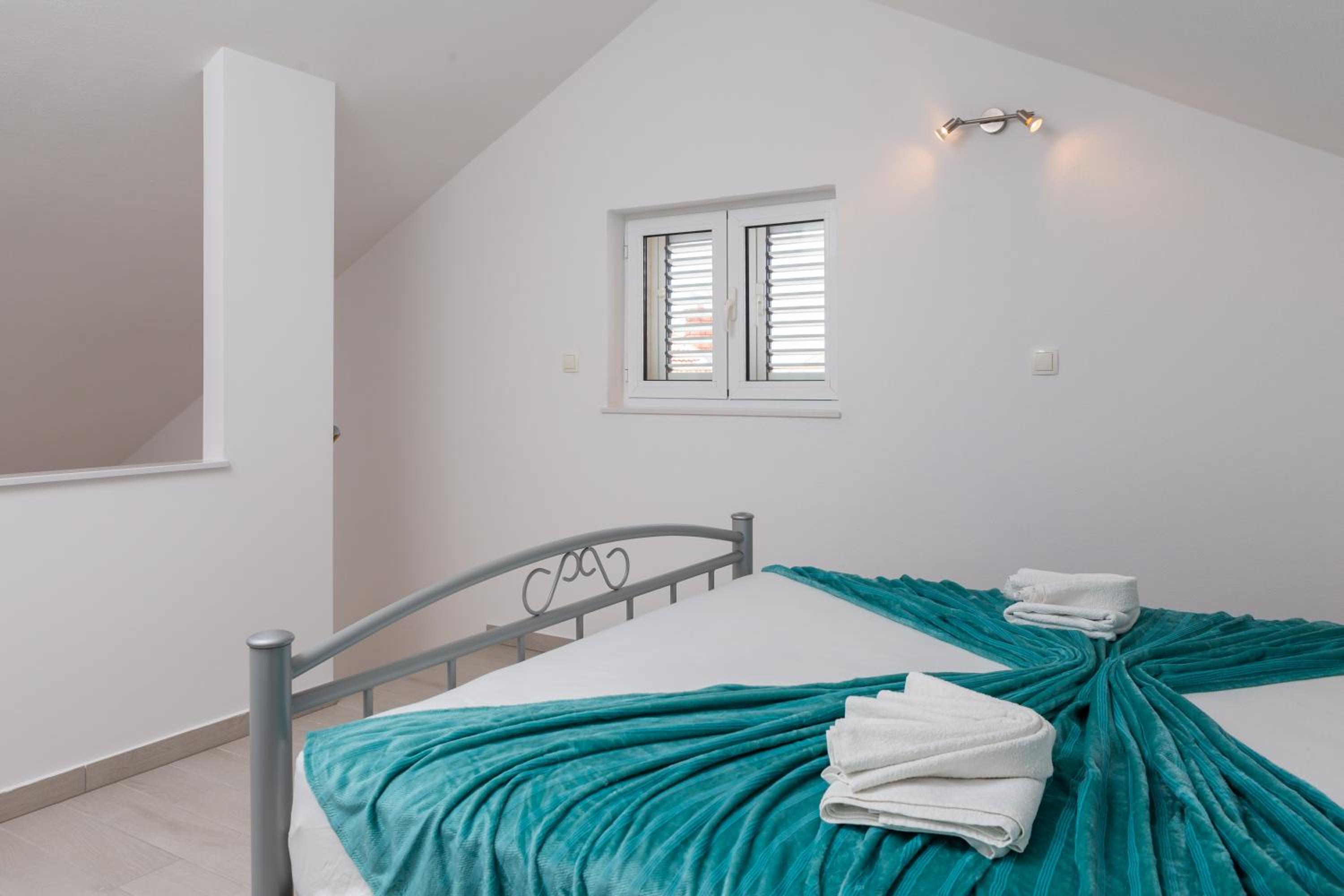 Two-Bedroom Apartment with Sea View - Photo 21