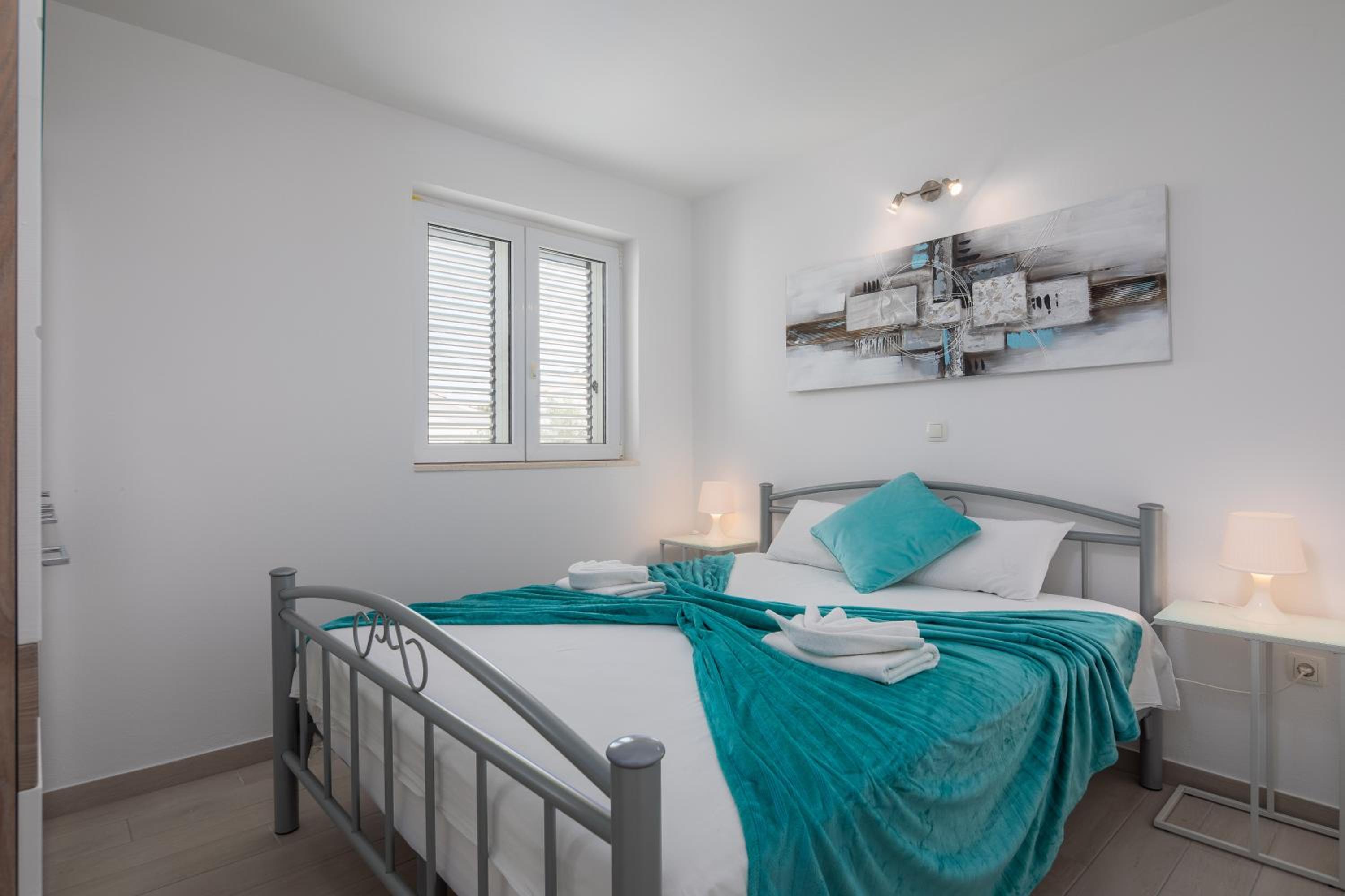 Two-Bedroom Apartment with Sea View - Photo 20