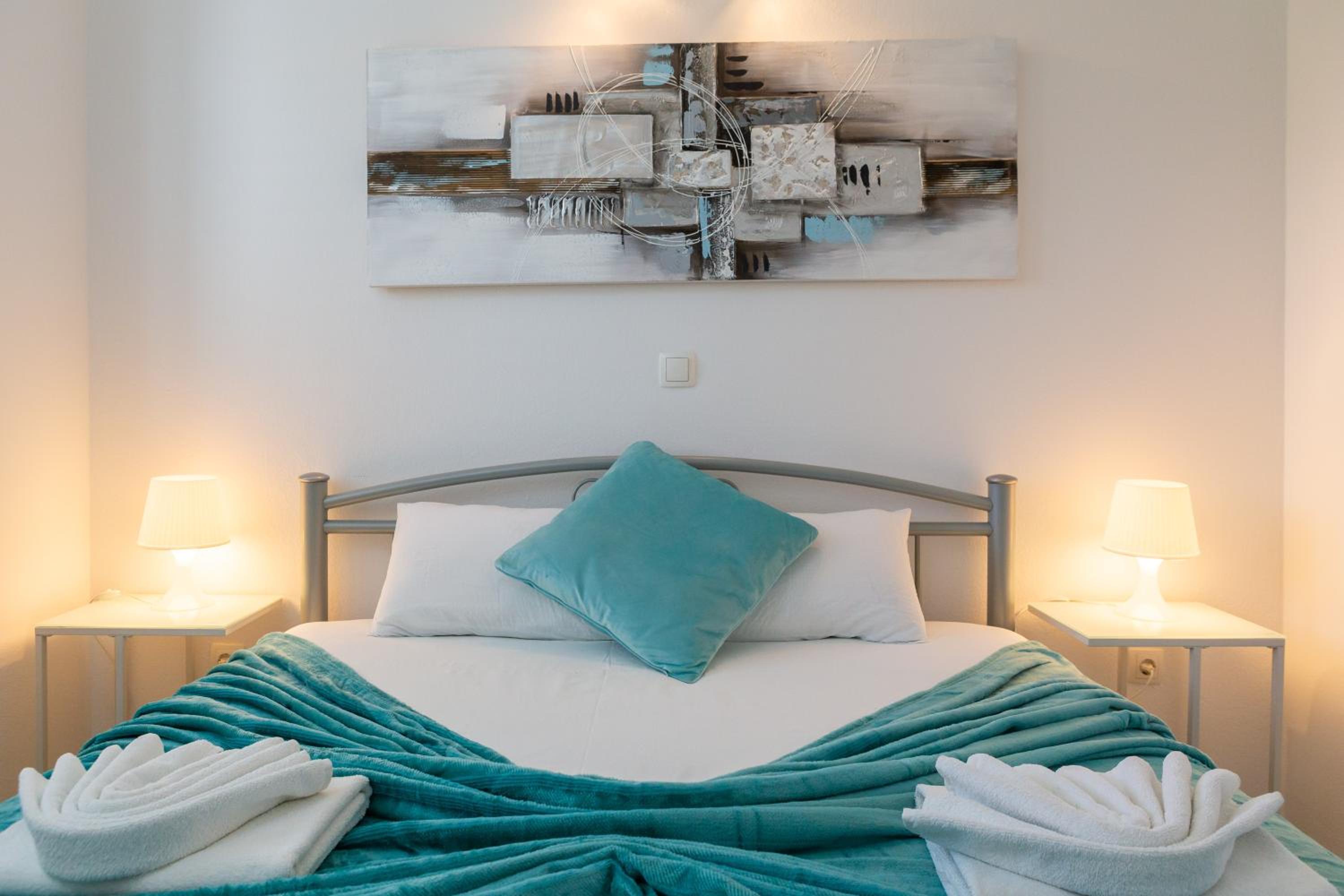 Two-Bedroom Apartment with Sea View - Photo 16