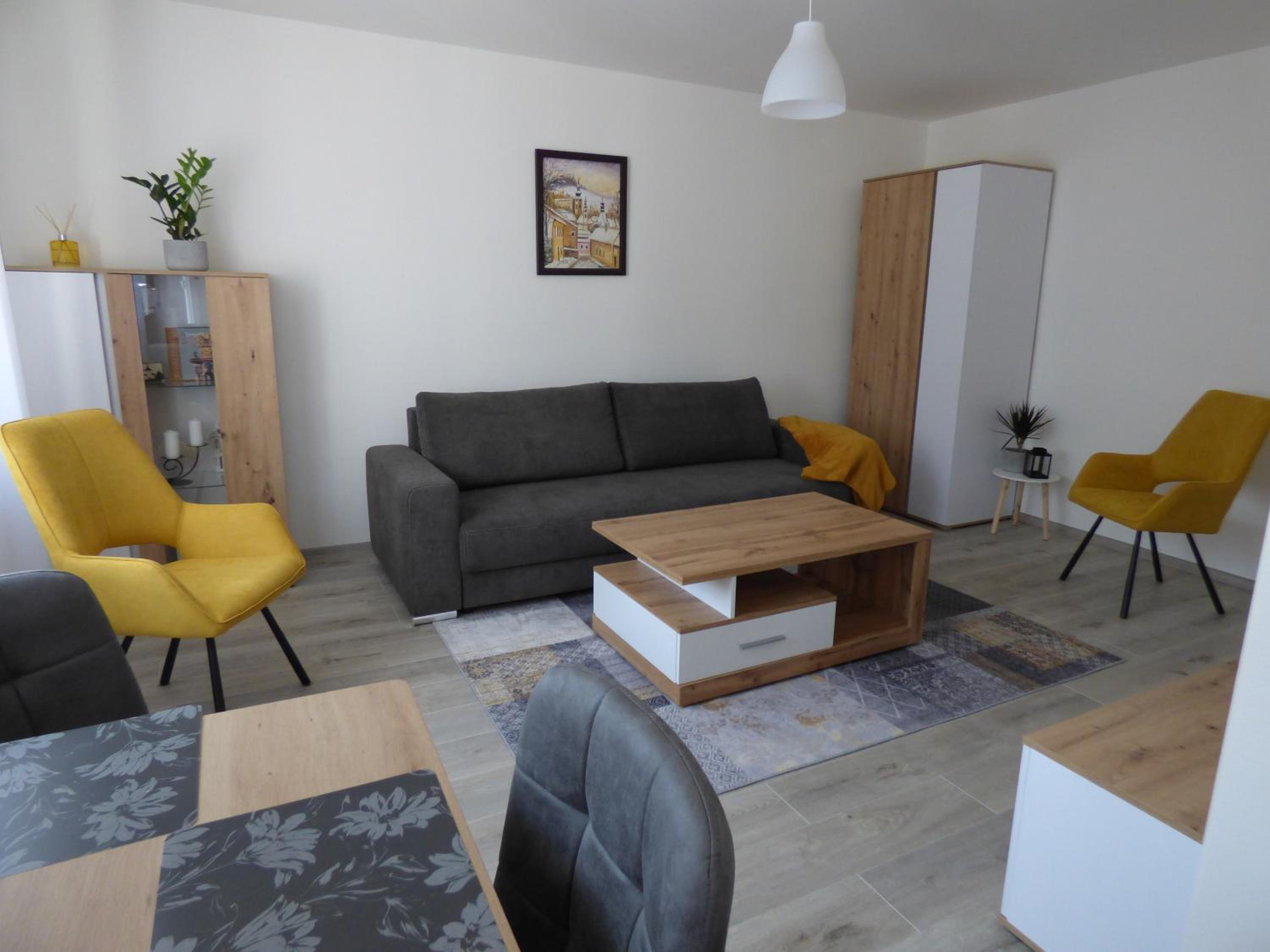 One-Bedroom Apartment - Photo 1