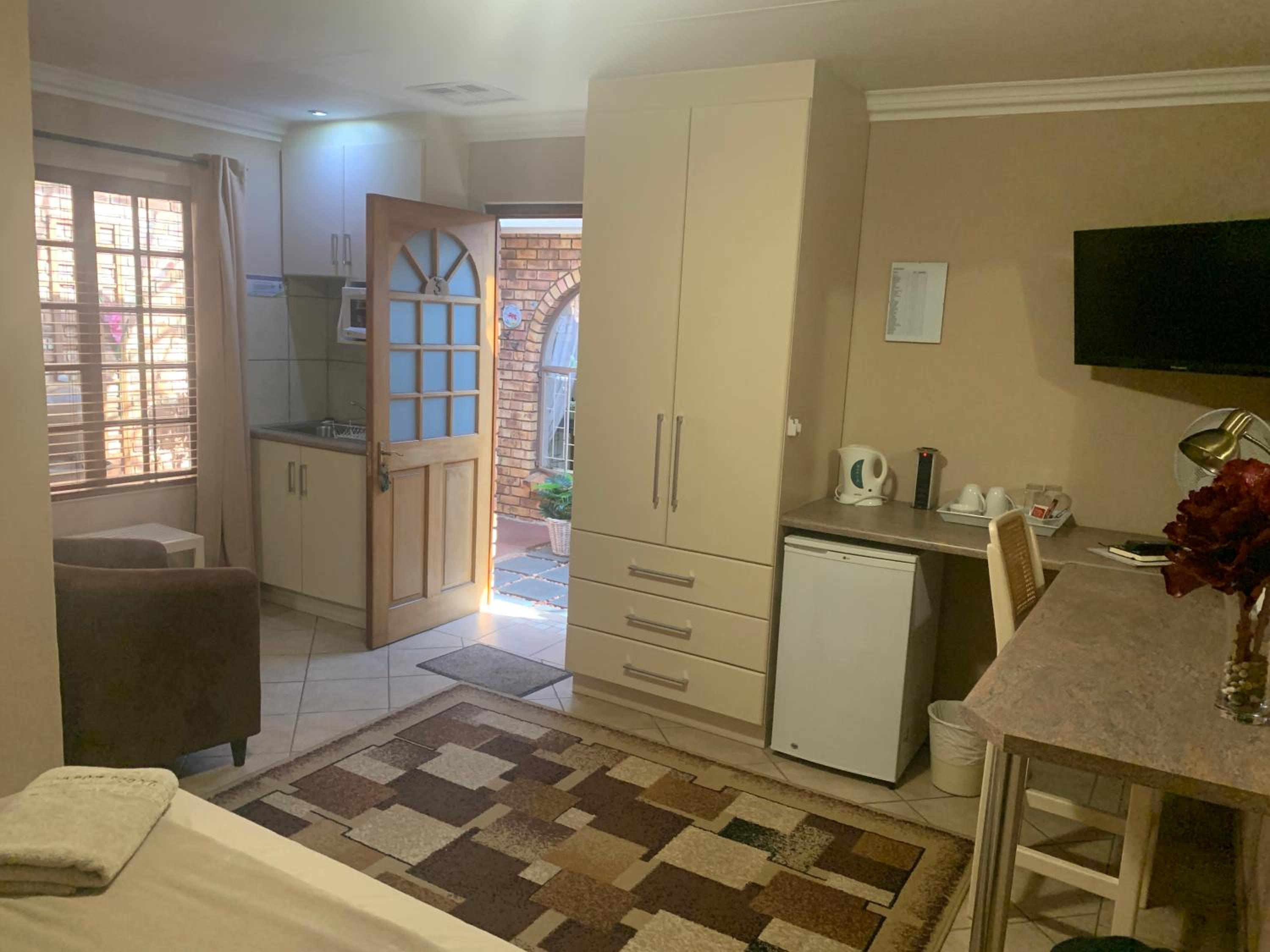 Standard Double Room - Photo 2