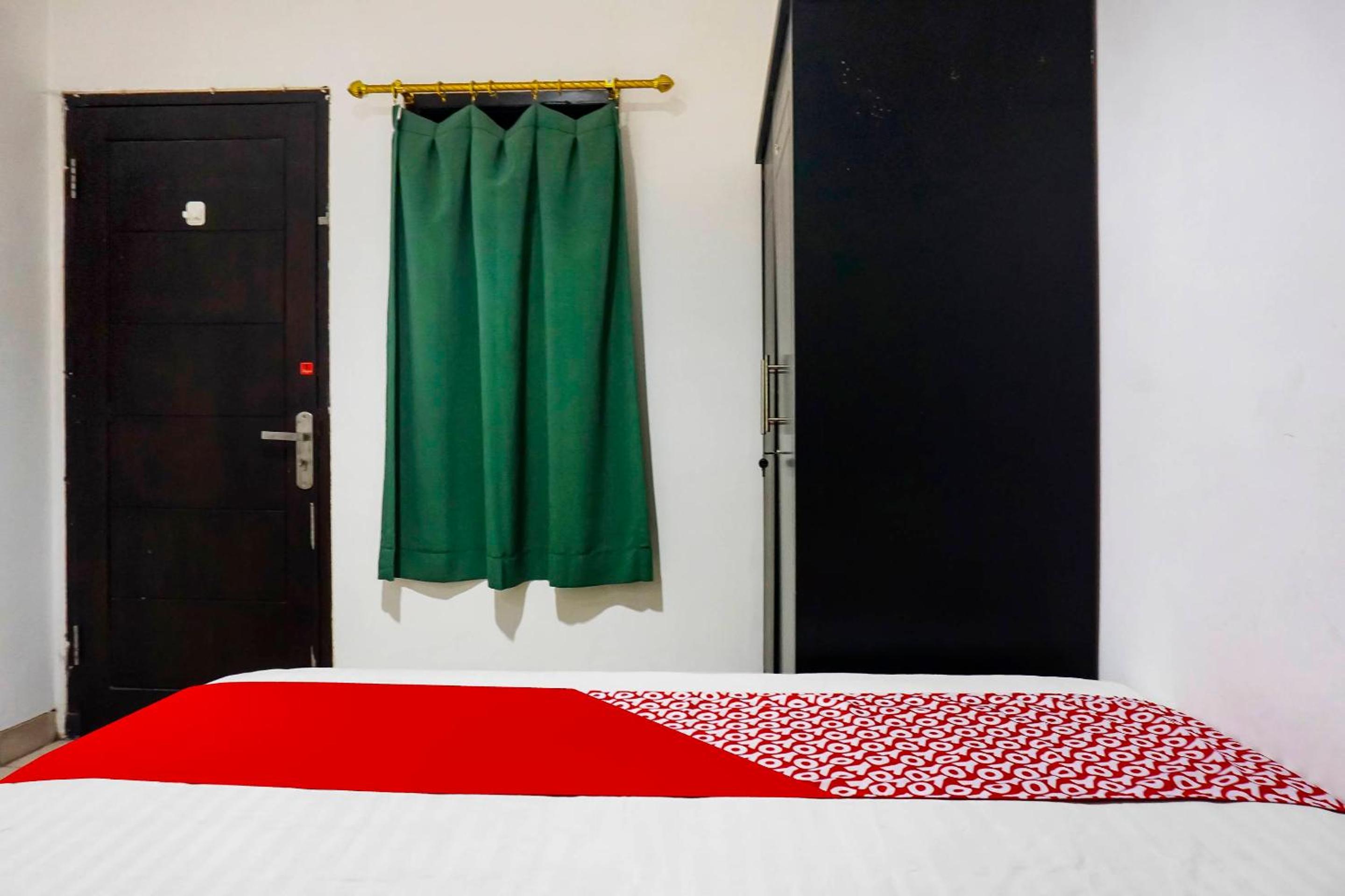 Standard King Room - Photo 18