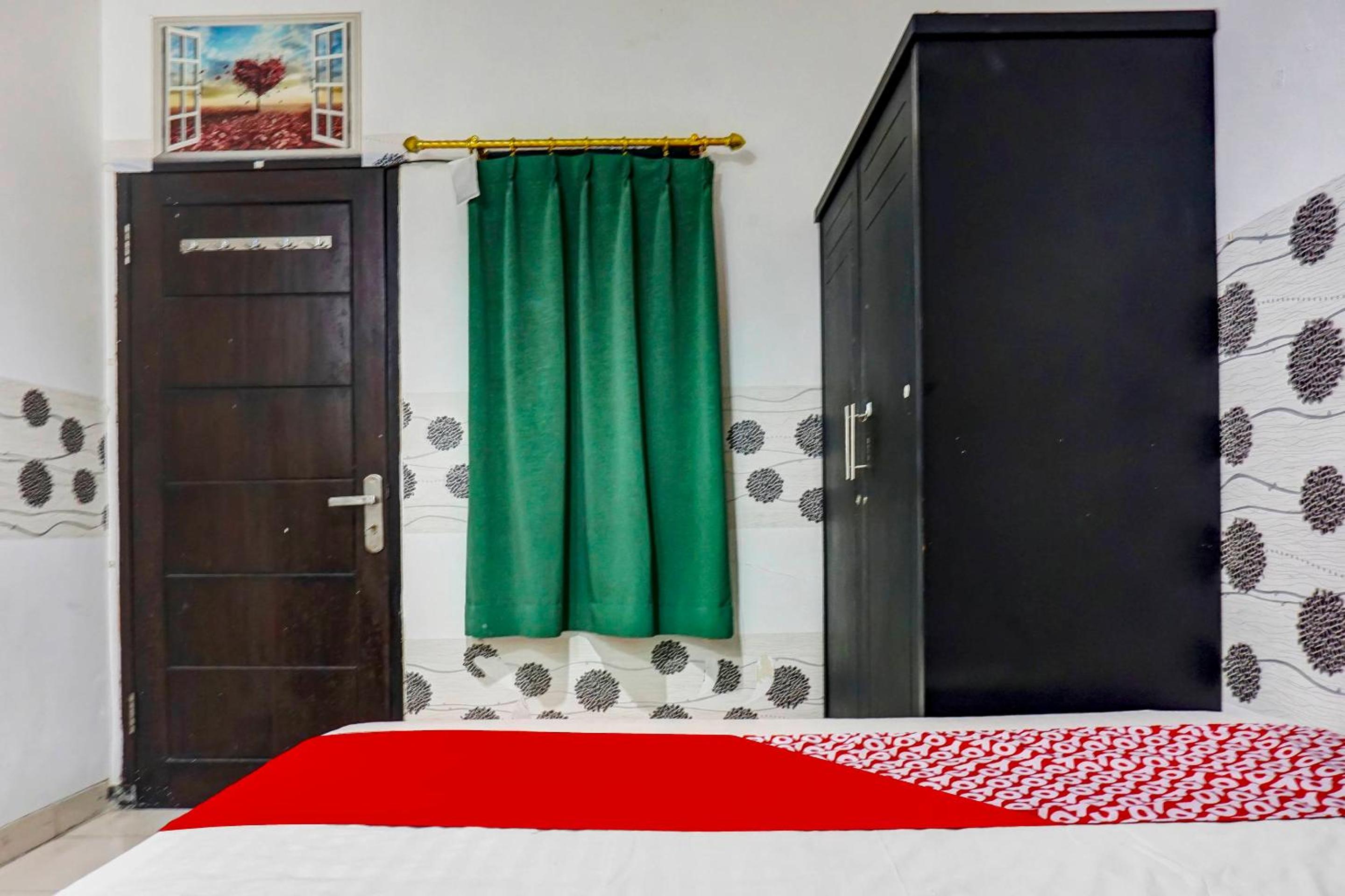 Standard King Room - Photo 6