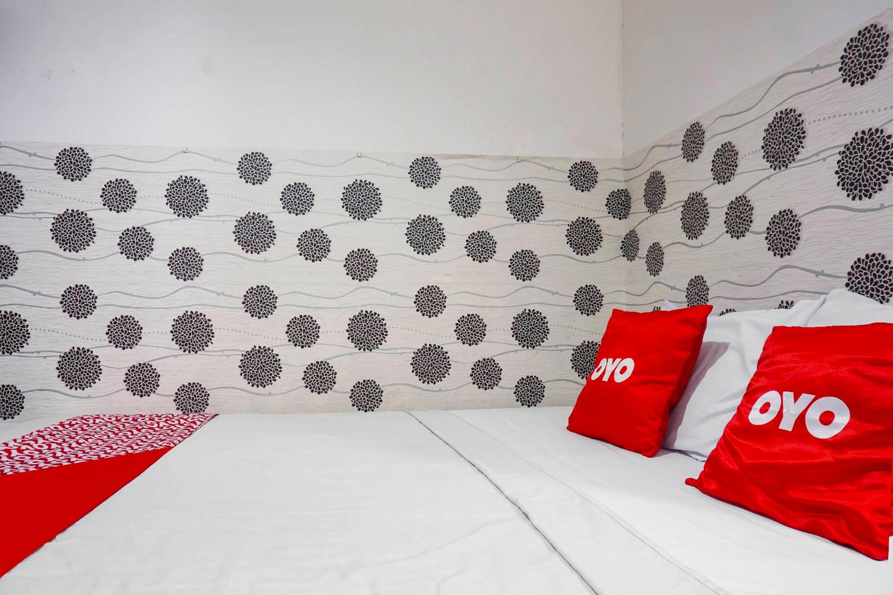 Standard King Room - Photo 11