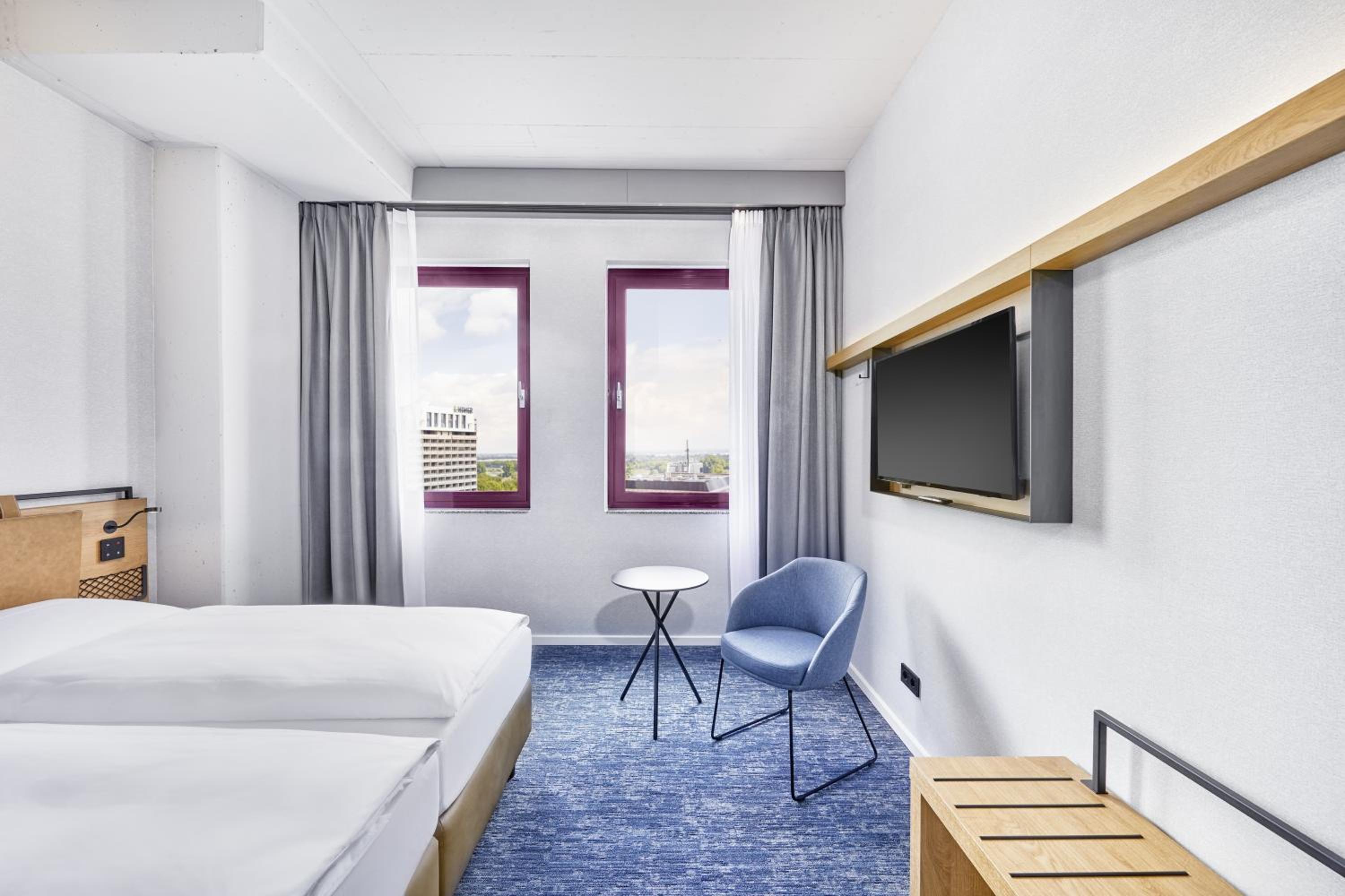 Comfort Twin Room thumbnail 5