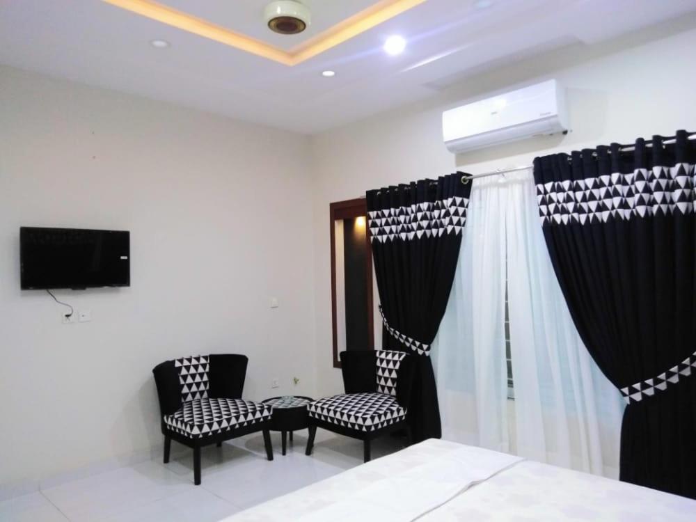 Family Room with Bath photo 3
