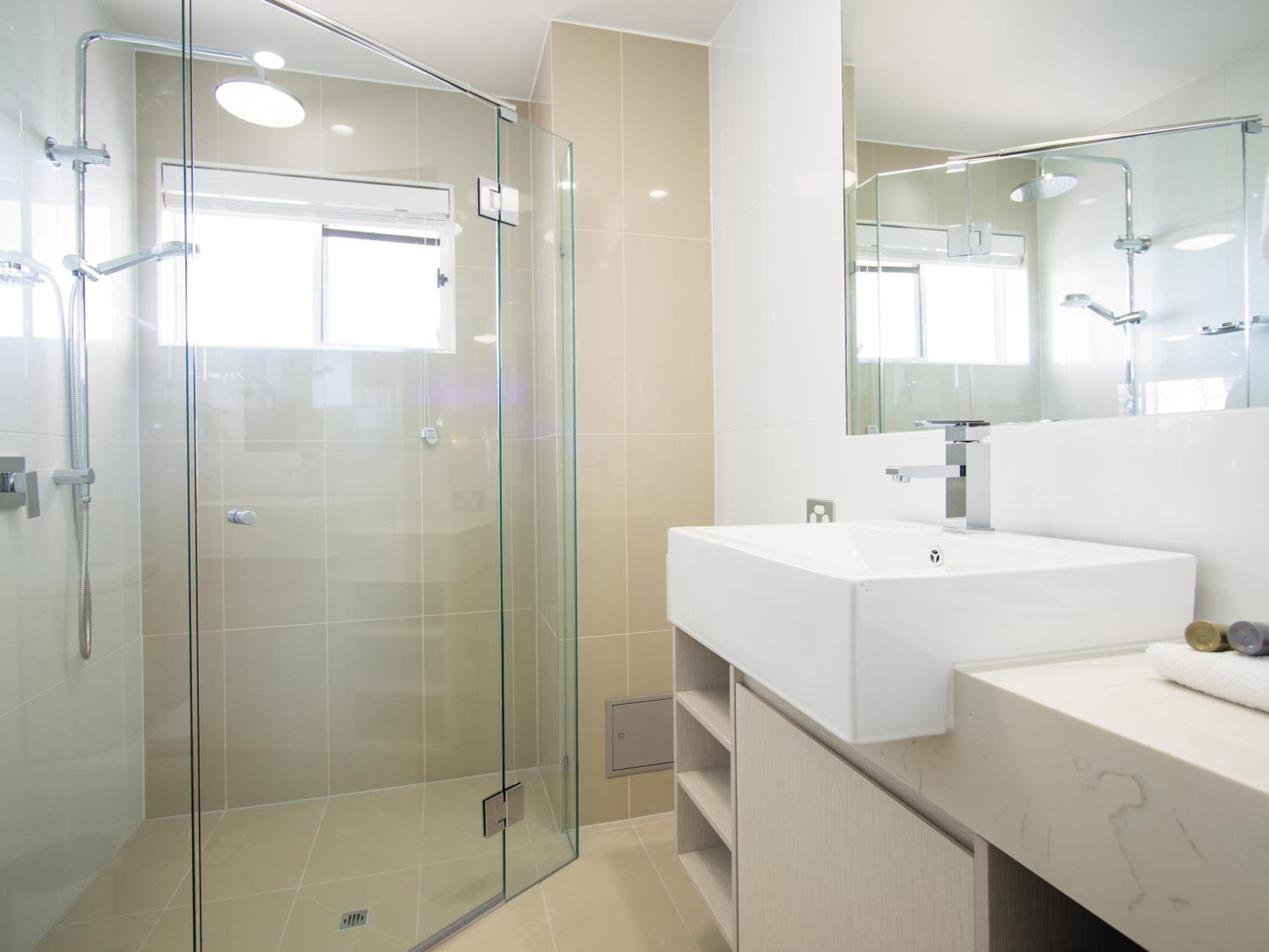 Executive One-Bedroom Apartment - Photo 2
