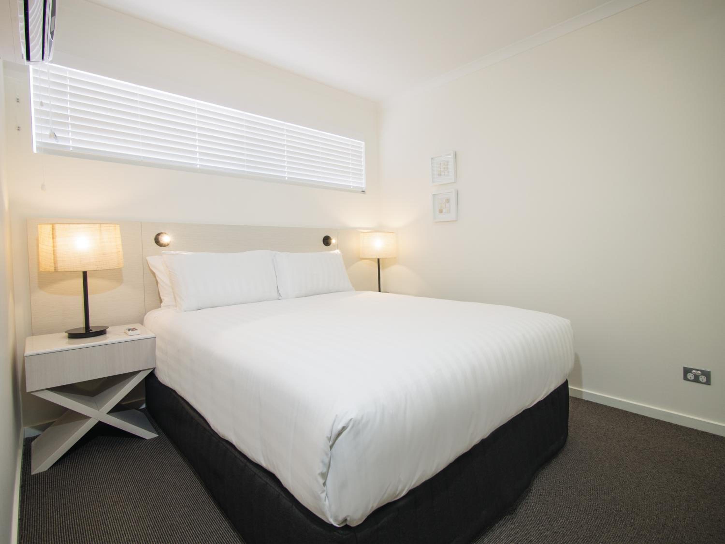 Executive One-Bedroom Apartment - Photo 6