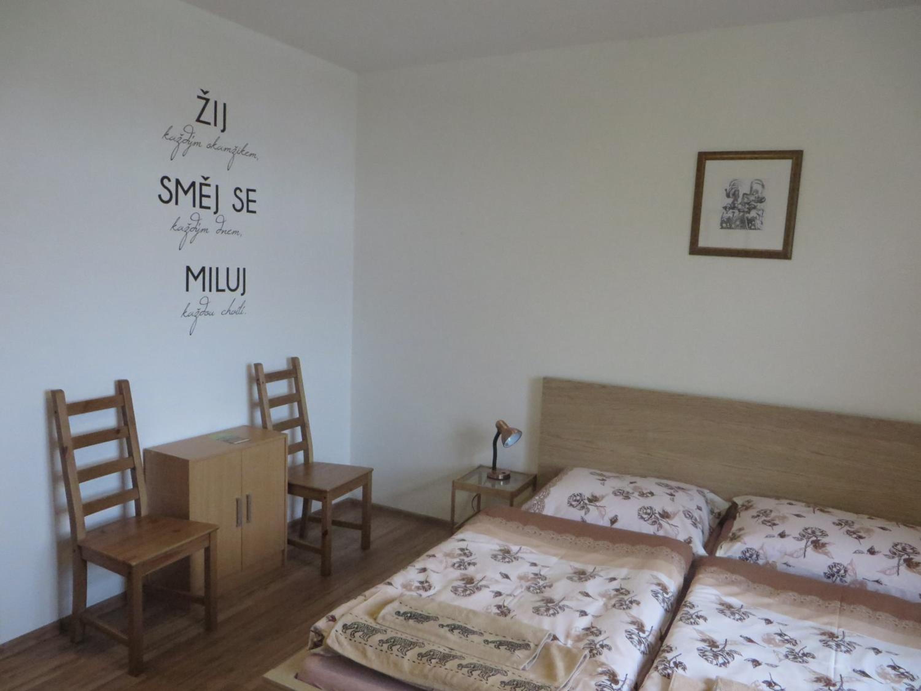 Six-Bedroom House photo 3