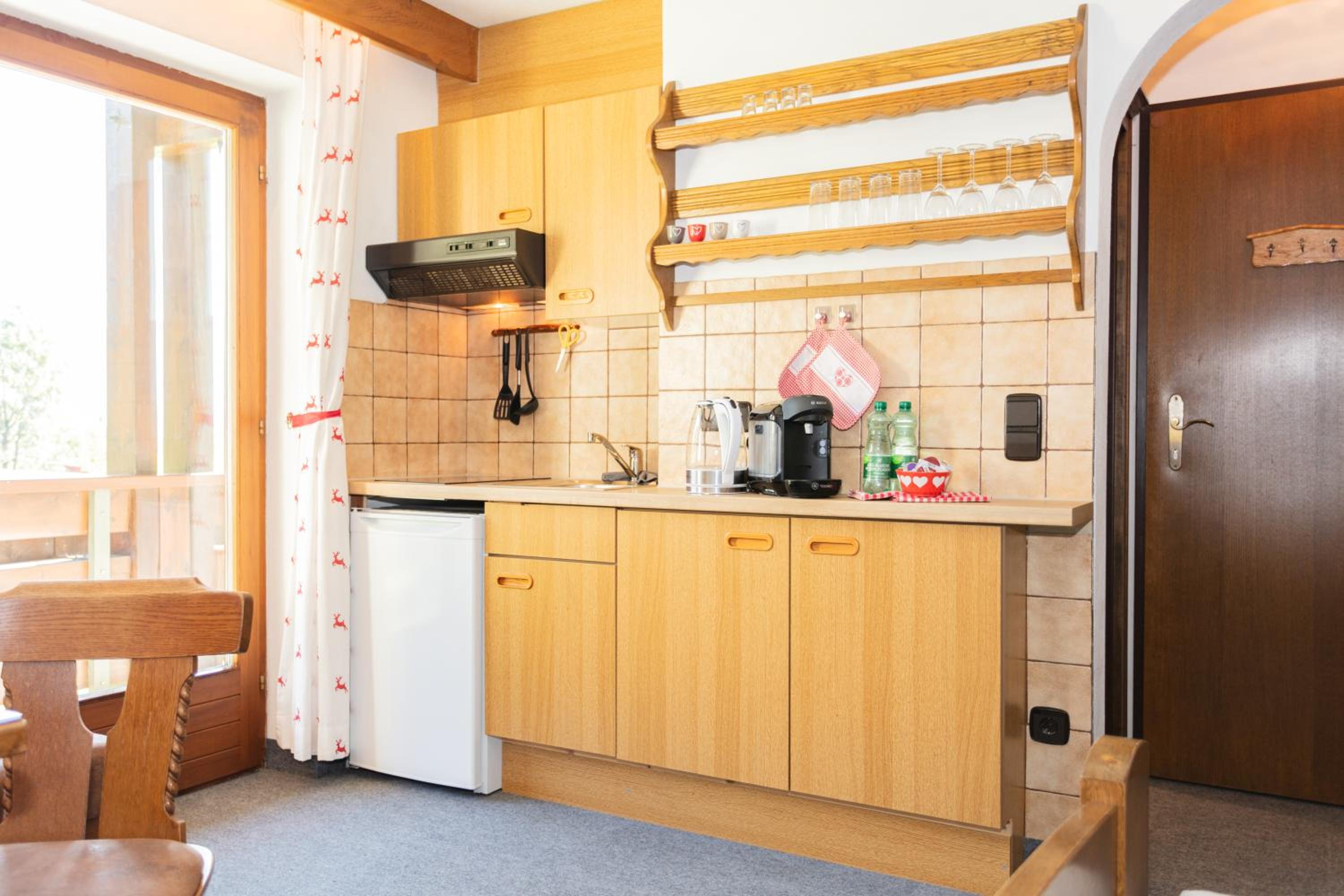 Studio Apartment with Balcony photo 3