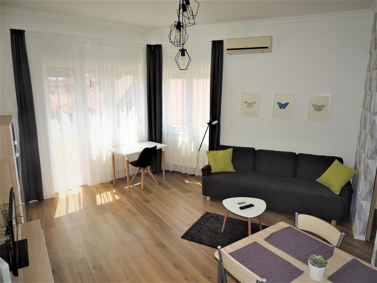 Apartment with Balcony photo 1