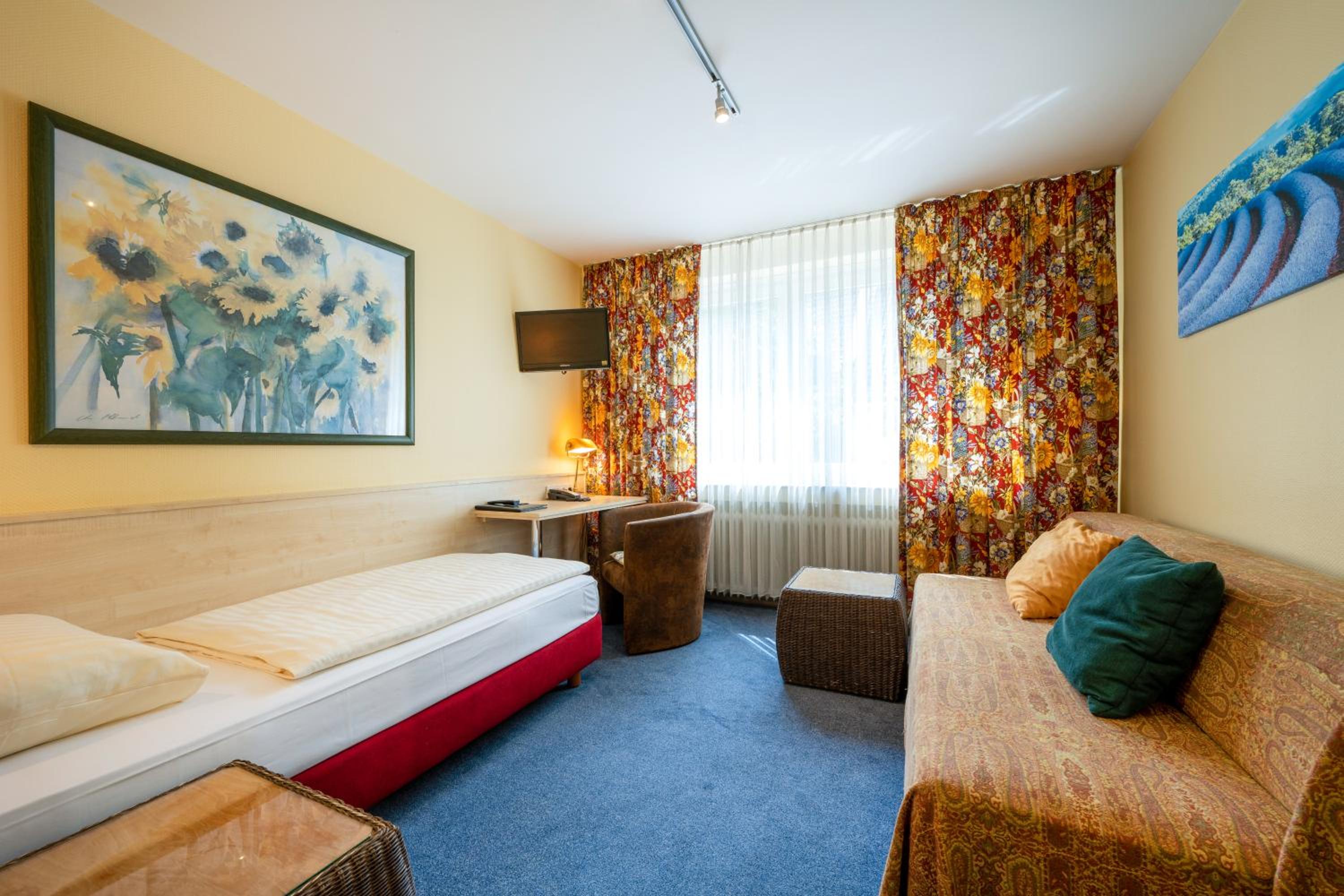 Twin Room - Photo 1