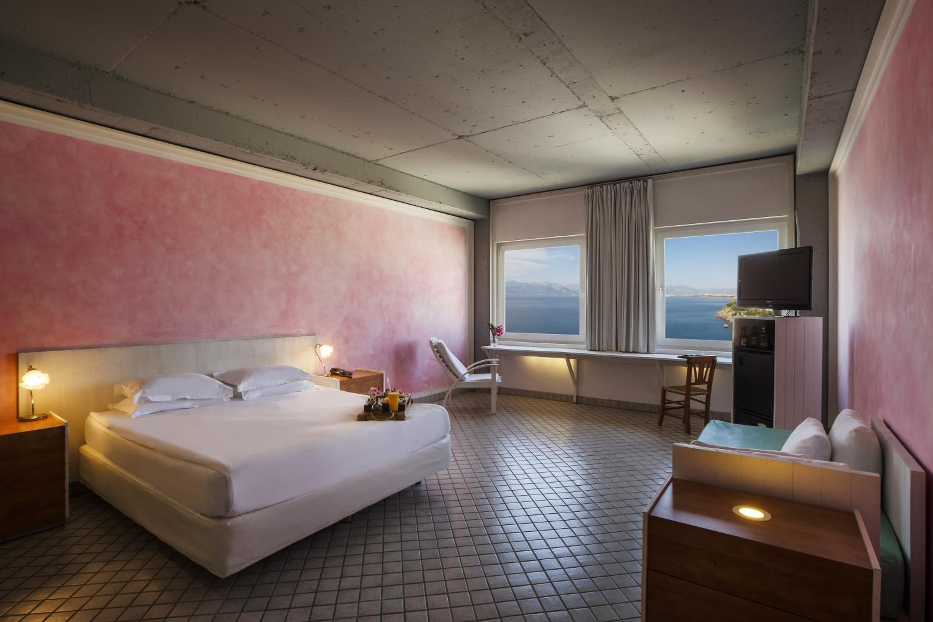 Double or Twin Room with Sea View thumbnail 5