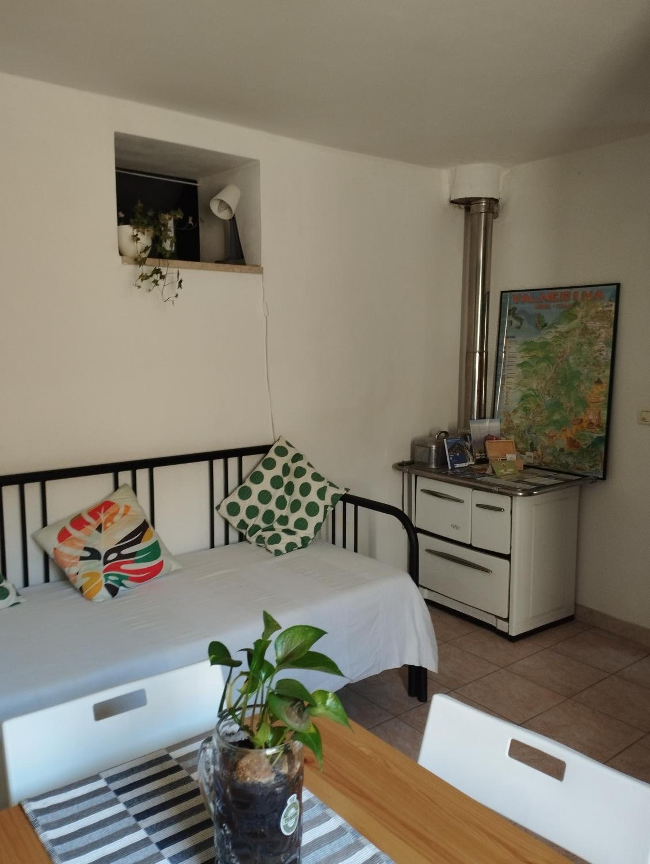 One-Bedroom Apartment photo 1