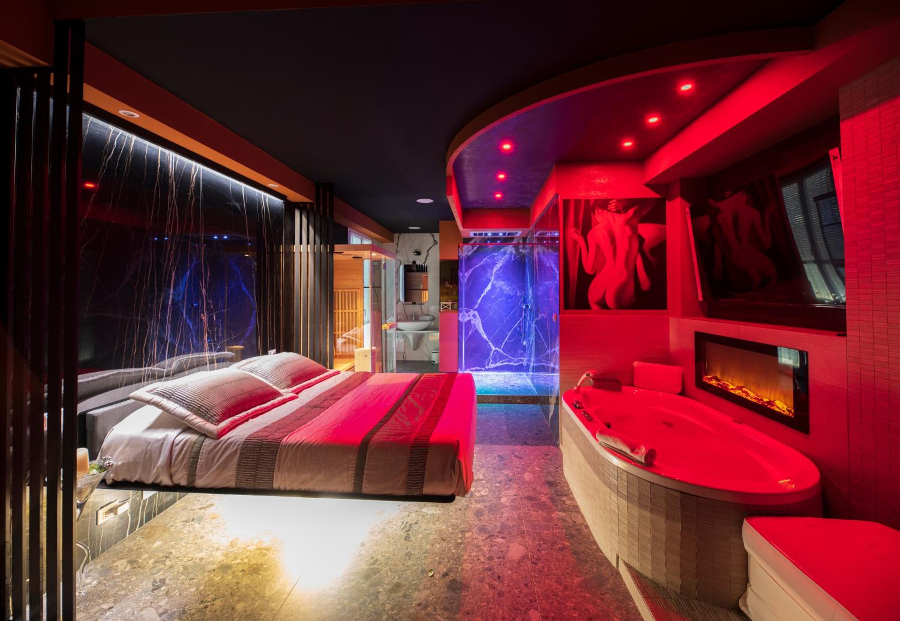 Studio with Spa Bath and Sauna