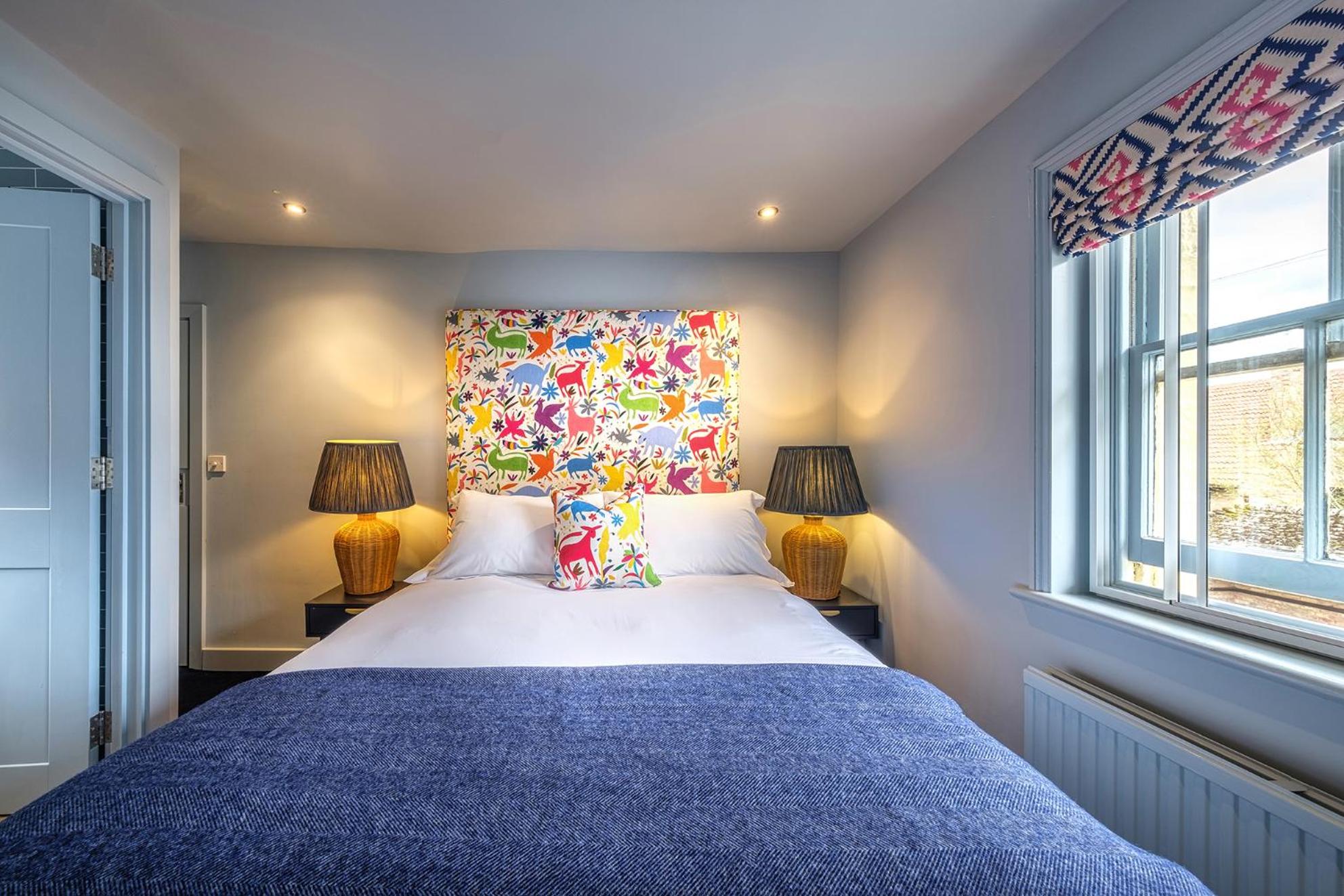 Large Double Room - Photo 12
