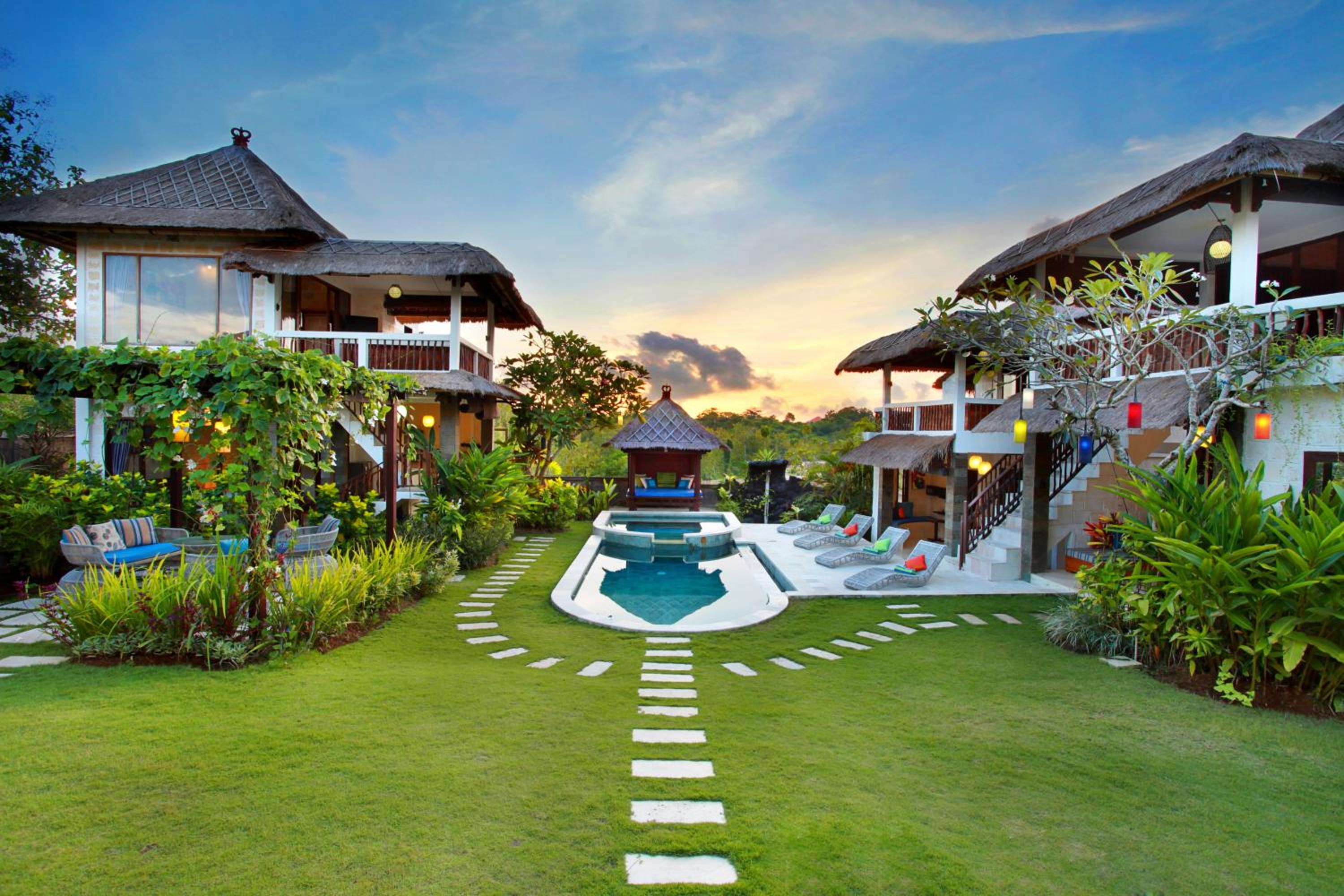 Cottage with Balcony or Terrace photo 3