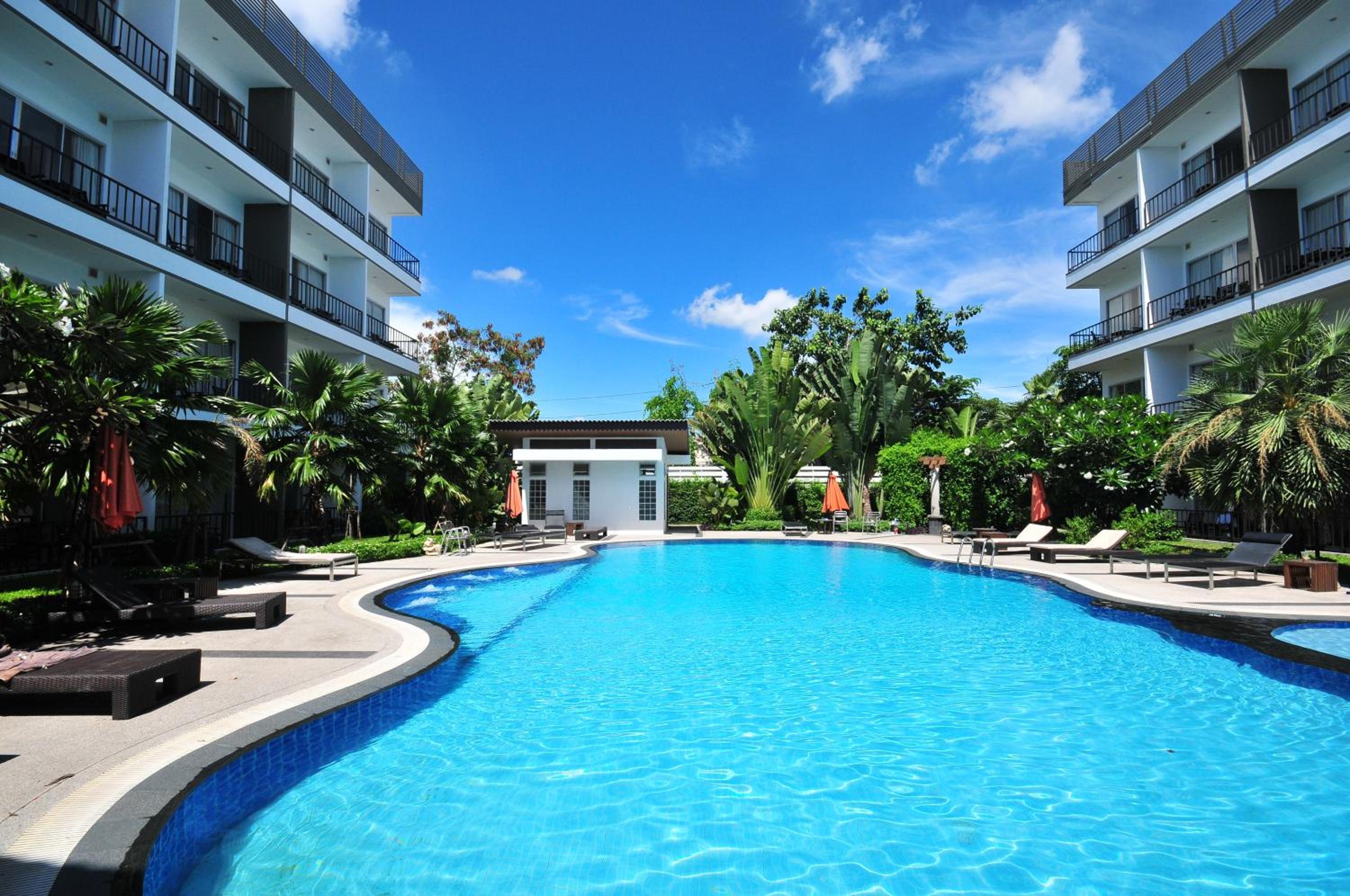Deluxe Double or Twin Room with Pool View photo 3