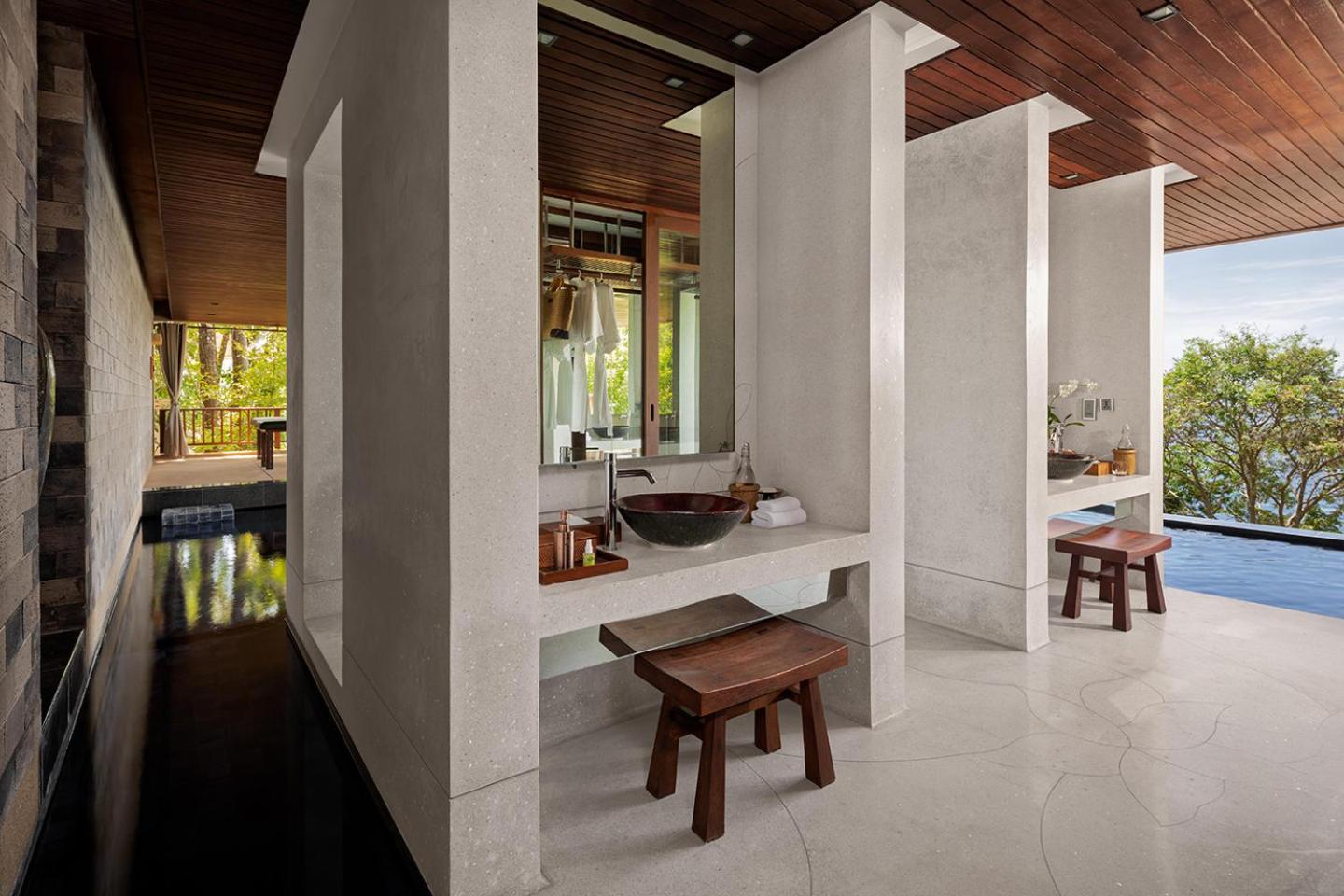 Spa Pool Suite (Open style washroom and bathroom) - Photo 2