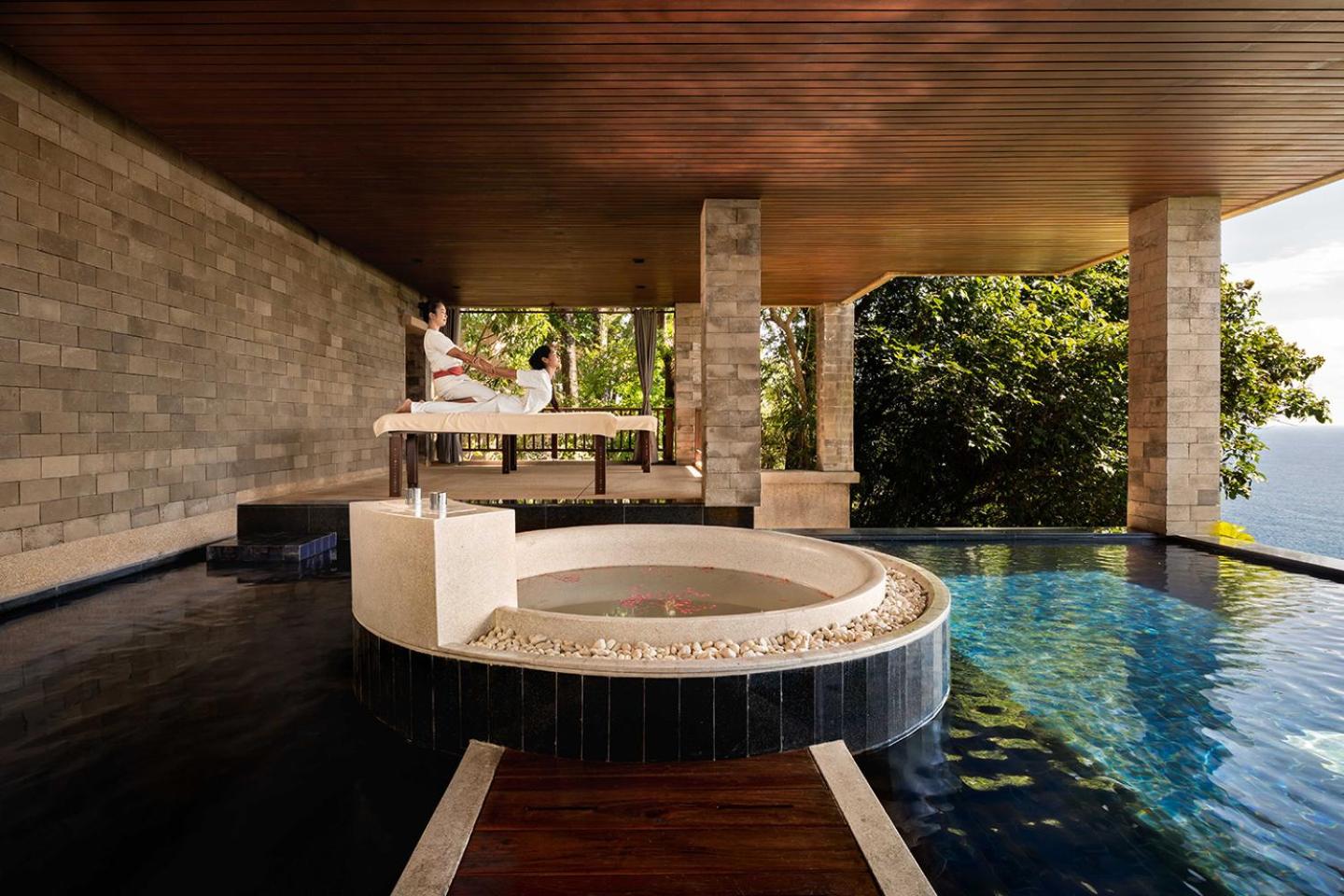 Spa Pool Suite (Open style washroom and bathroom) - Photo 3