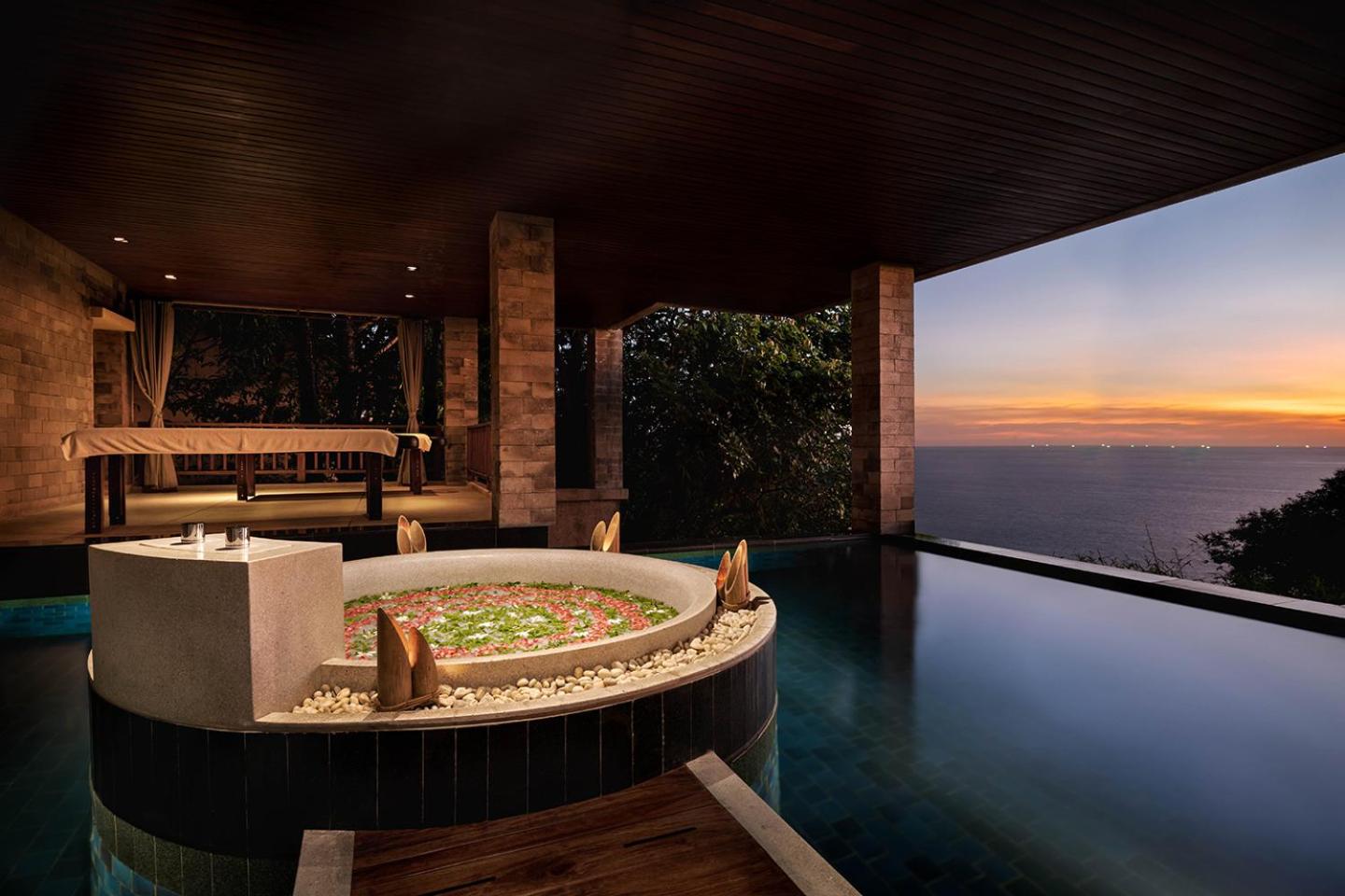 Spa Pool Suite (Open style washroom and bathroom) - Photo 5