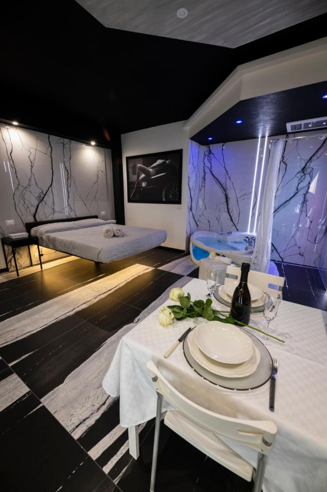 Studio with Spa Bath