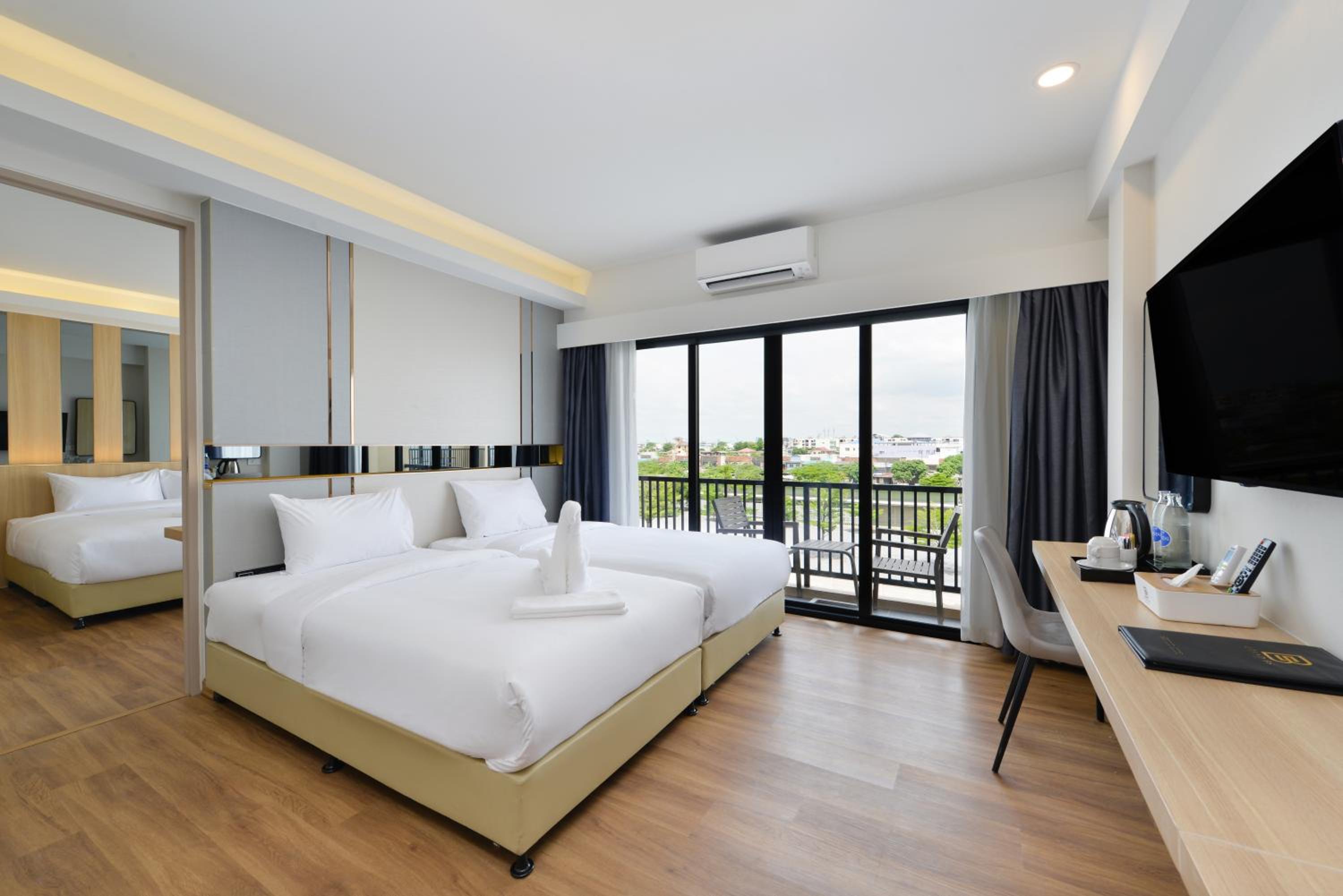 Family Room with Balcony photo 1