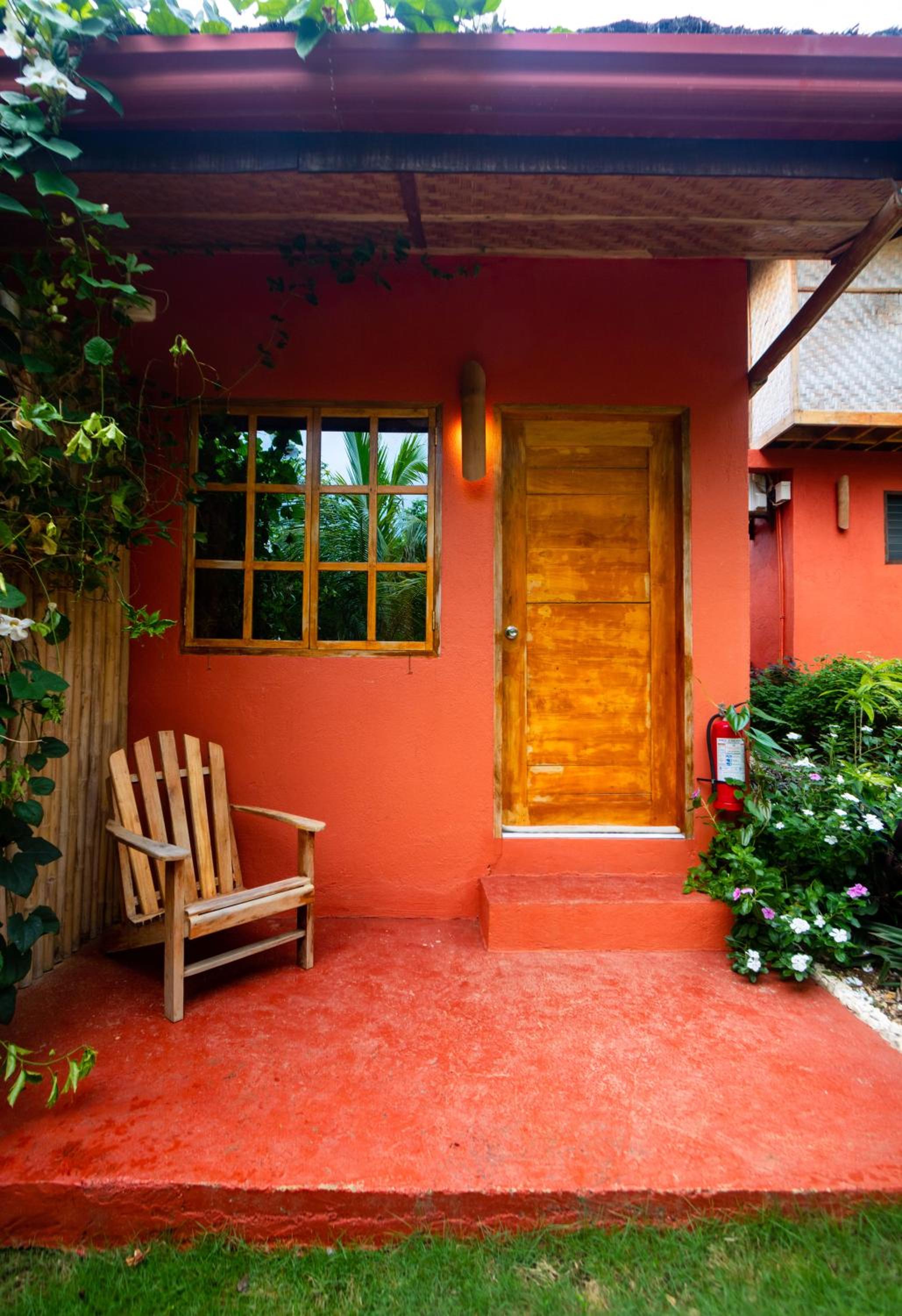 Queen Room with Garden View - Photo 2