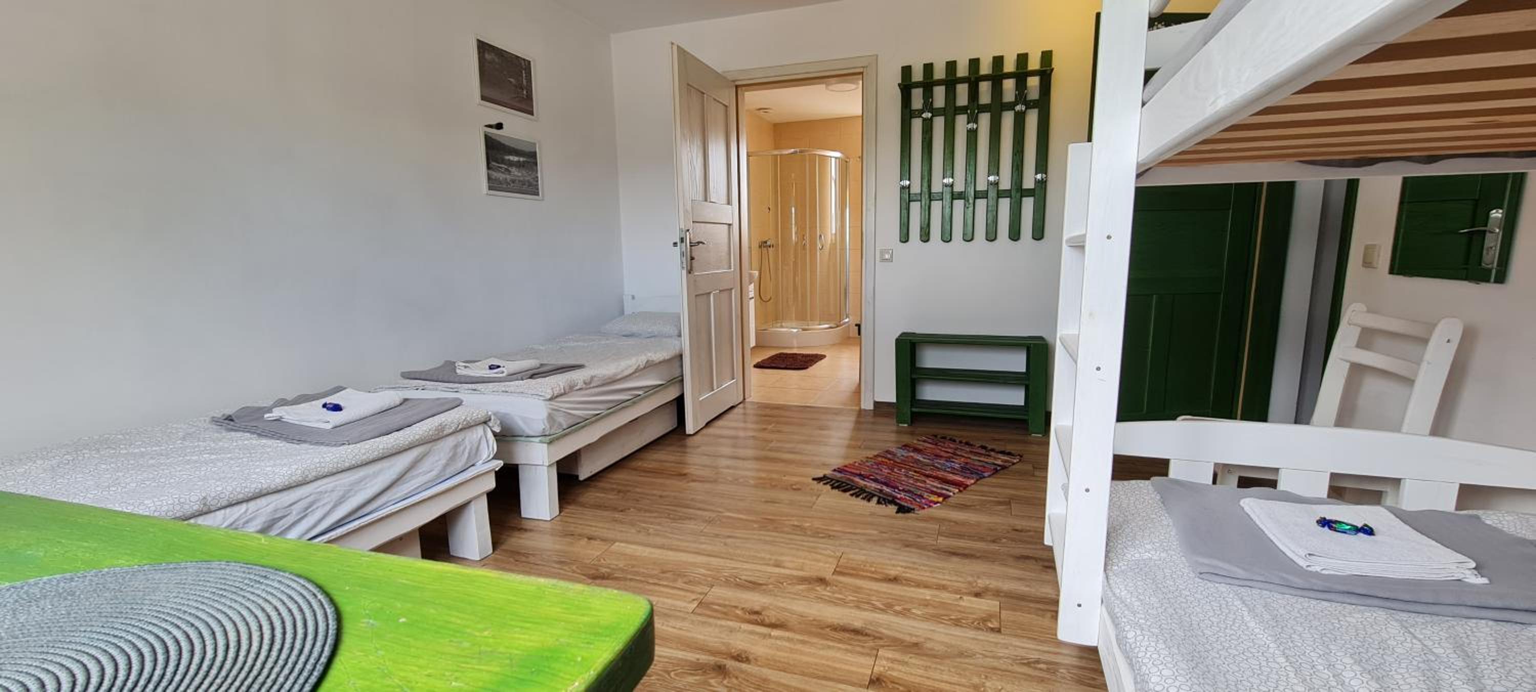 Economy Quadruple Room photo 3