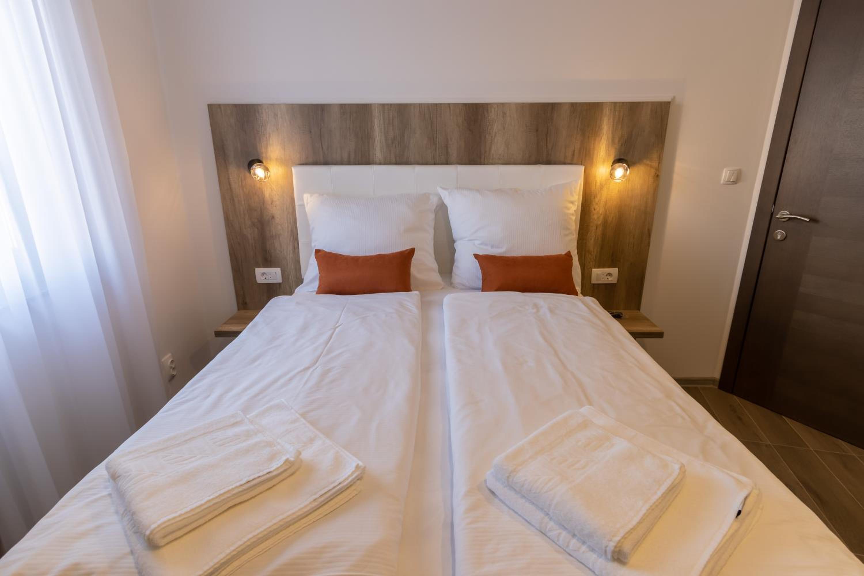 Double Room with Private Bathroom photo 3