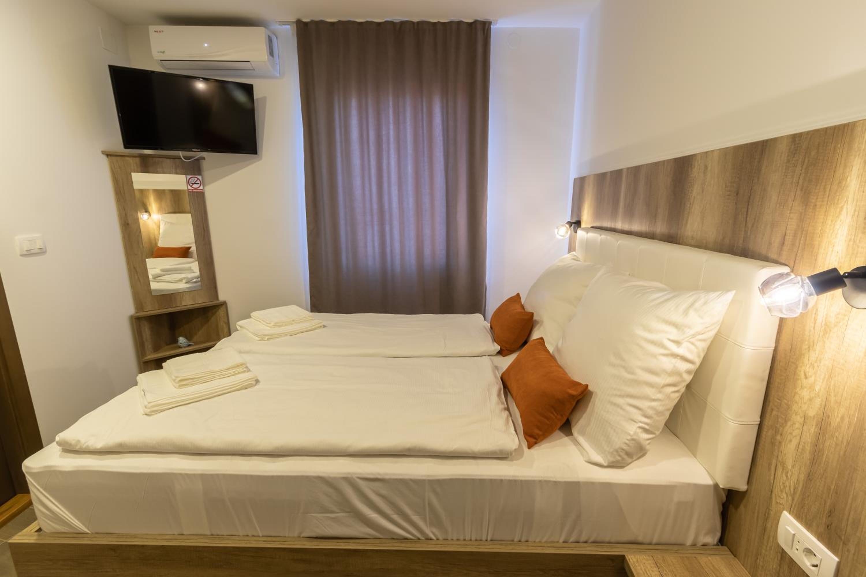Double Room with Private Bathroom photo 1