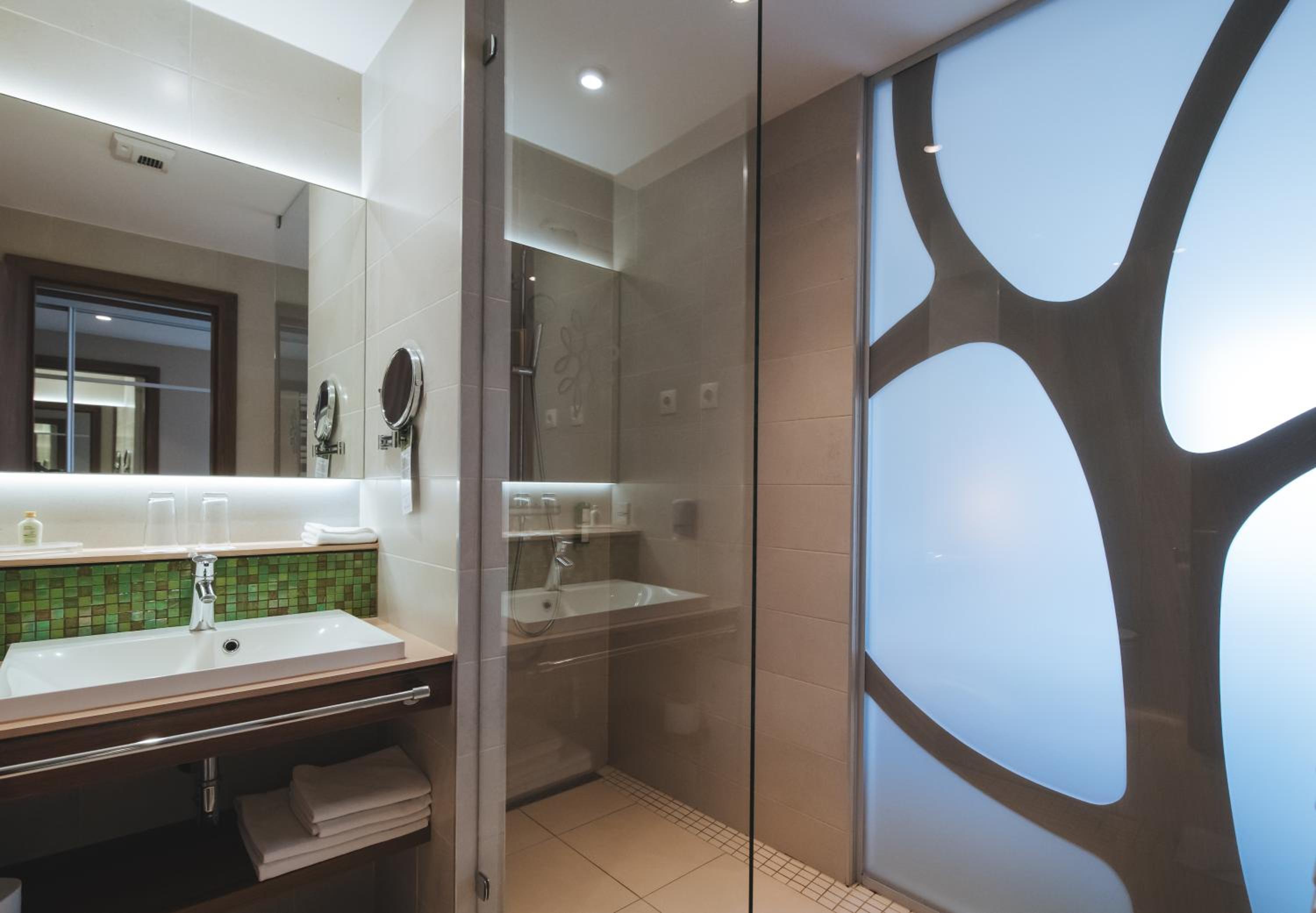 Premium Double or Twin Room - Photo 8
