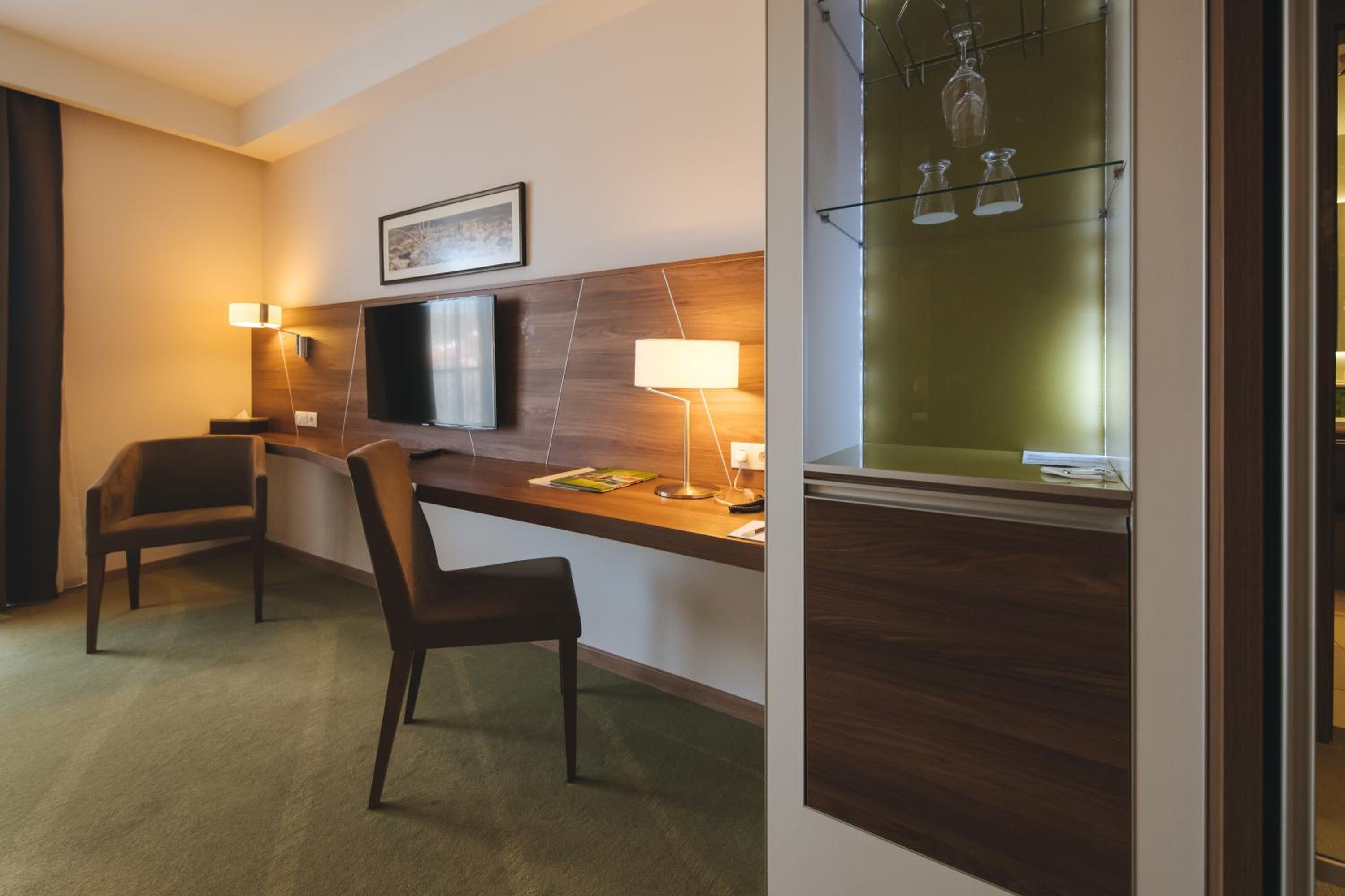 Premium Double or Twin Room - Photo 6