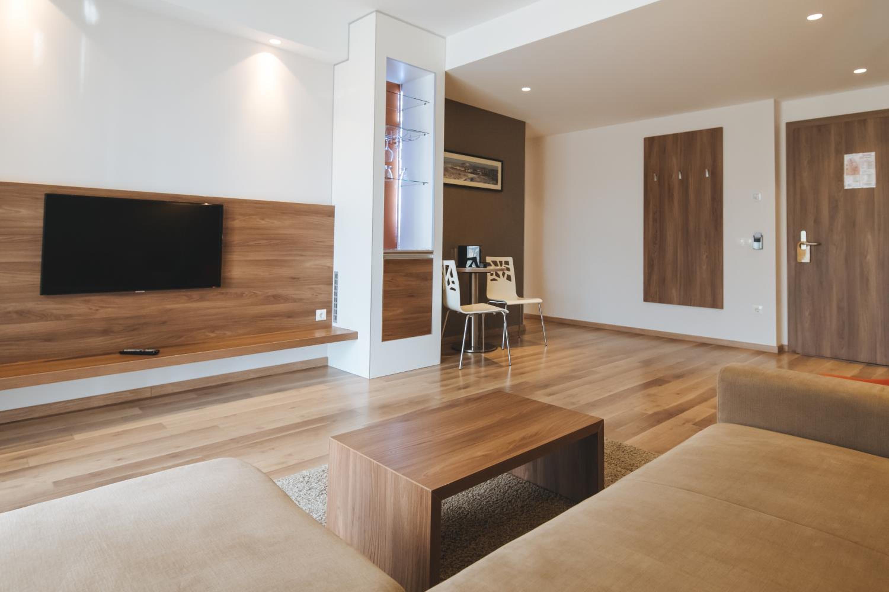 Deluxe Suite - Photo 2