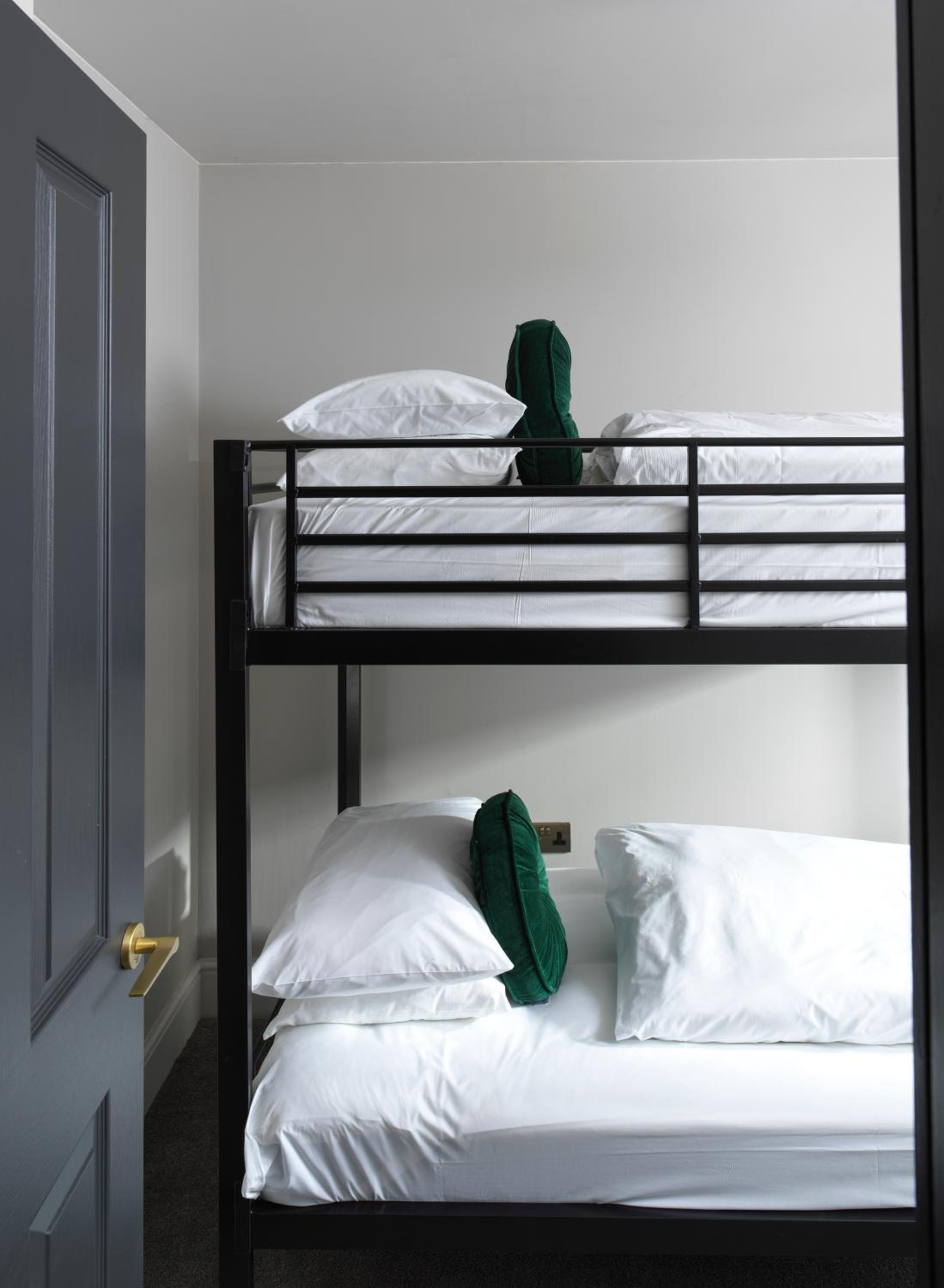 Two-Bedroom Apartment with One Double Bed, One Bunk Bed and One Sofa Bed - Kitchen - Photo 4