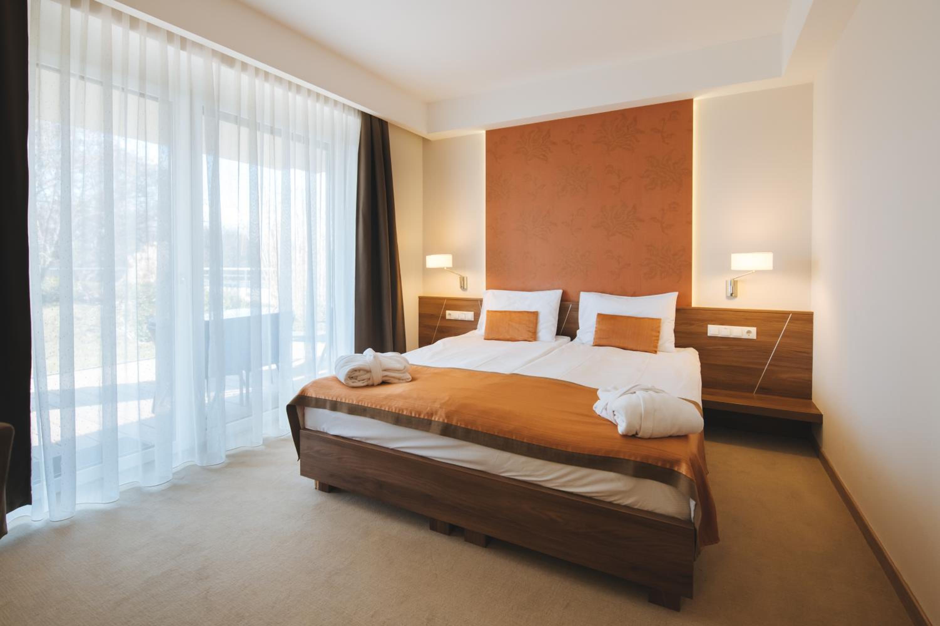 Deluxe Suite - Photo 6