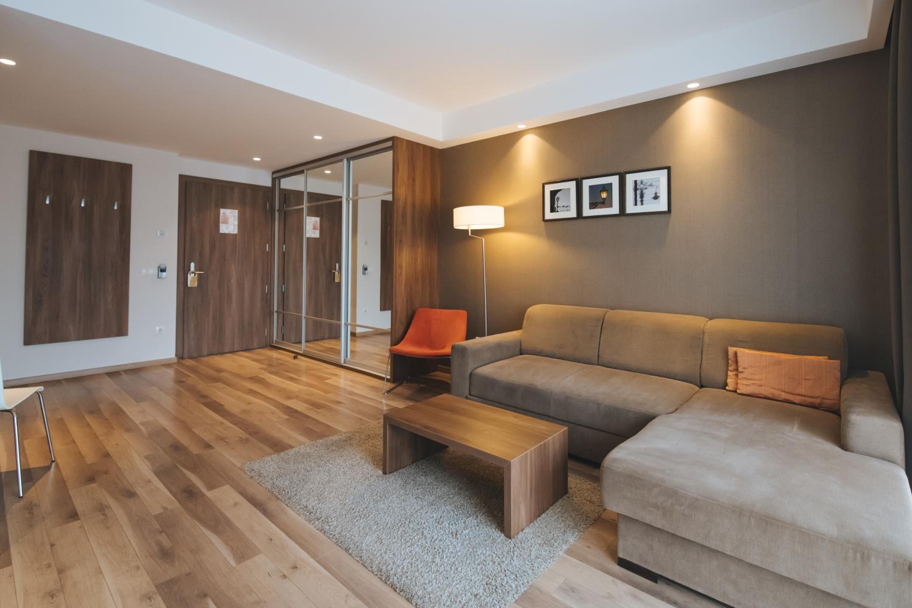 Deluxe Suite - Photo 5