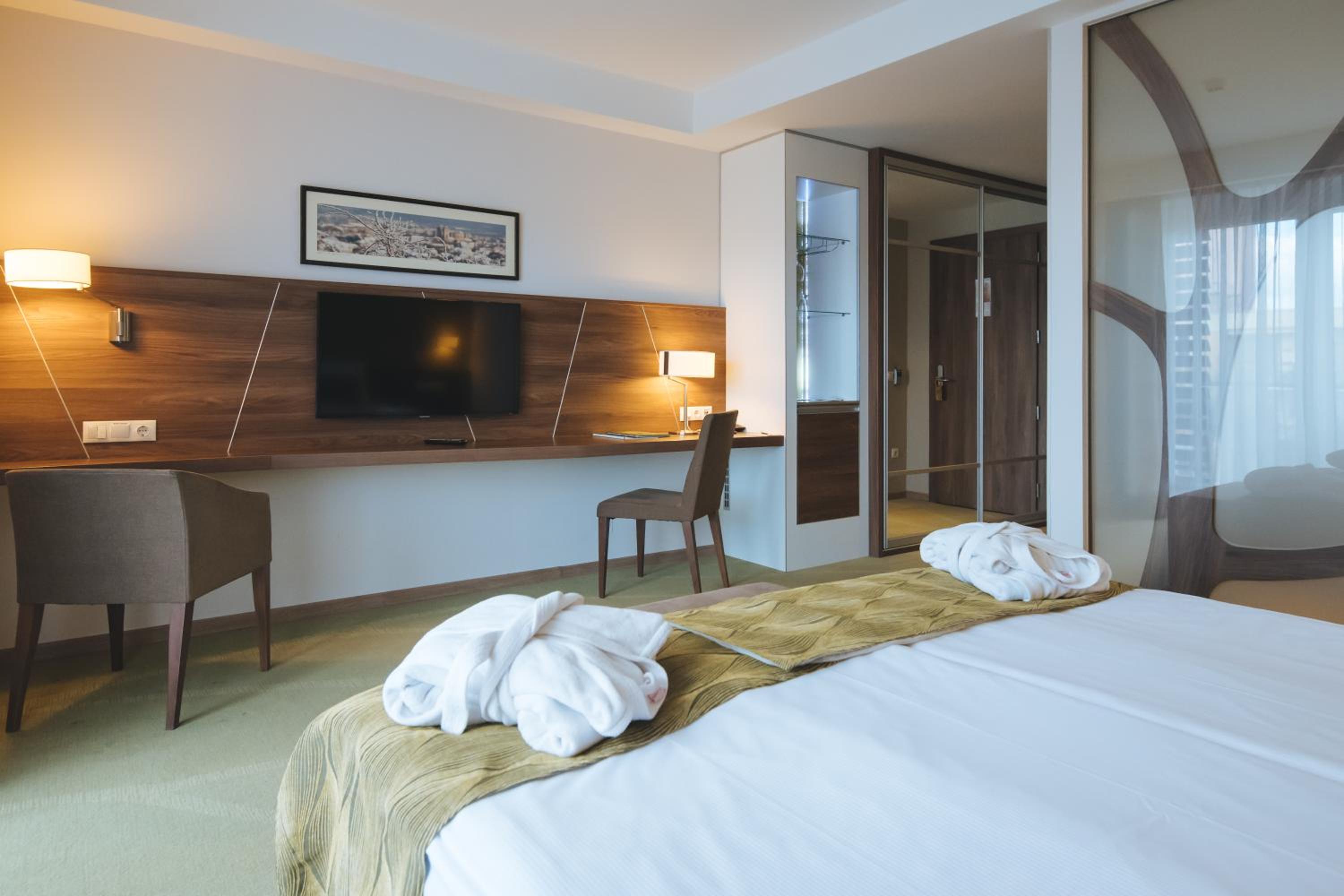 Premium Double or Twin Room - Photo 3
