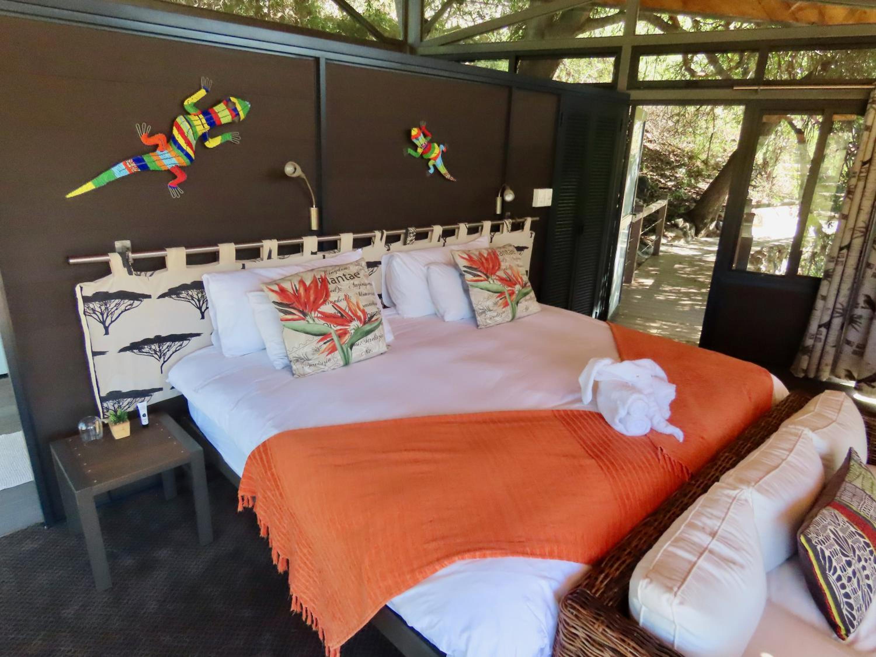 Deluxe King Room - Photo 6