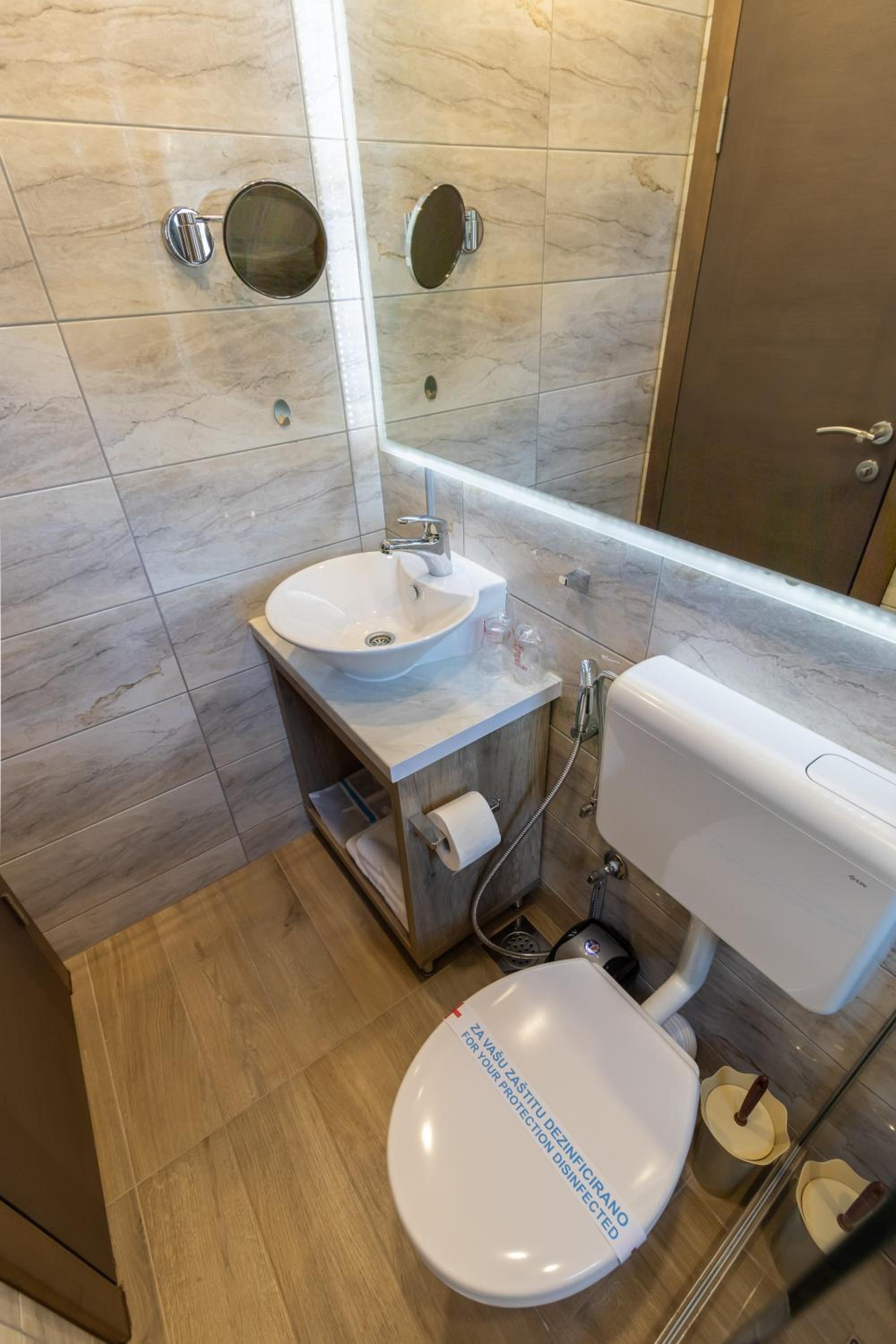 Double Room with Private Bathroom photo 2