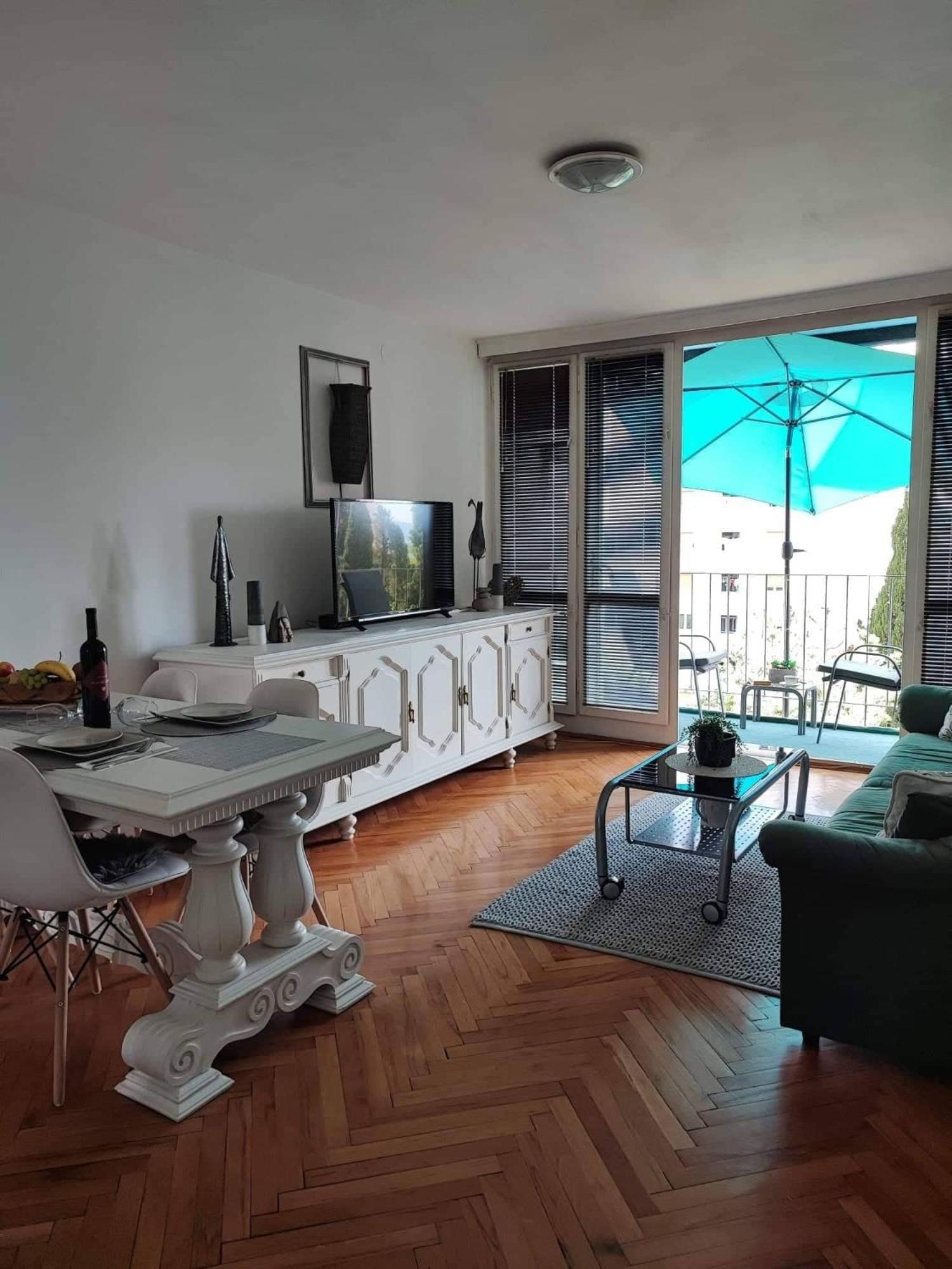 One-Bedroom Apartment - Photo 1
