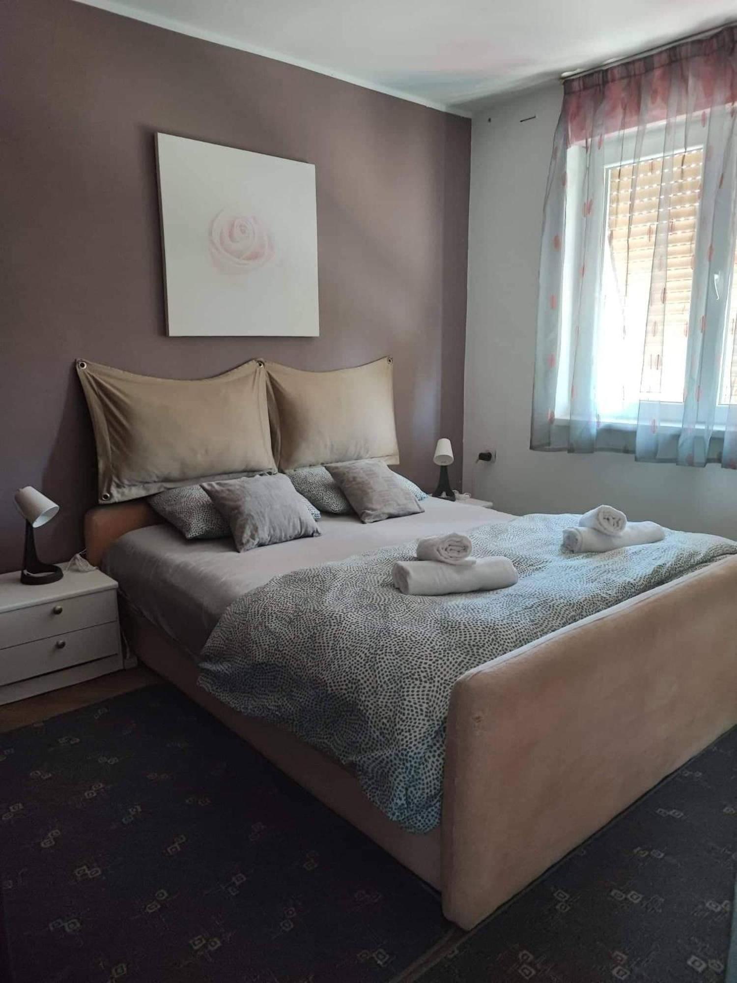 One-Bedroom Apartment - Photo 3