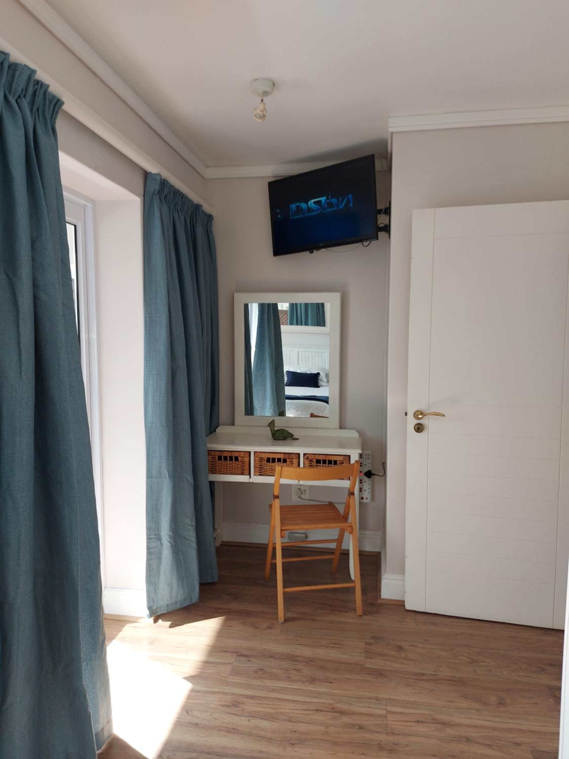 One-Bedroom Apartment - Photo 7