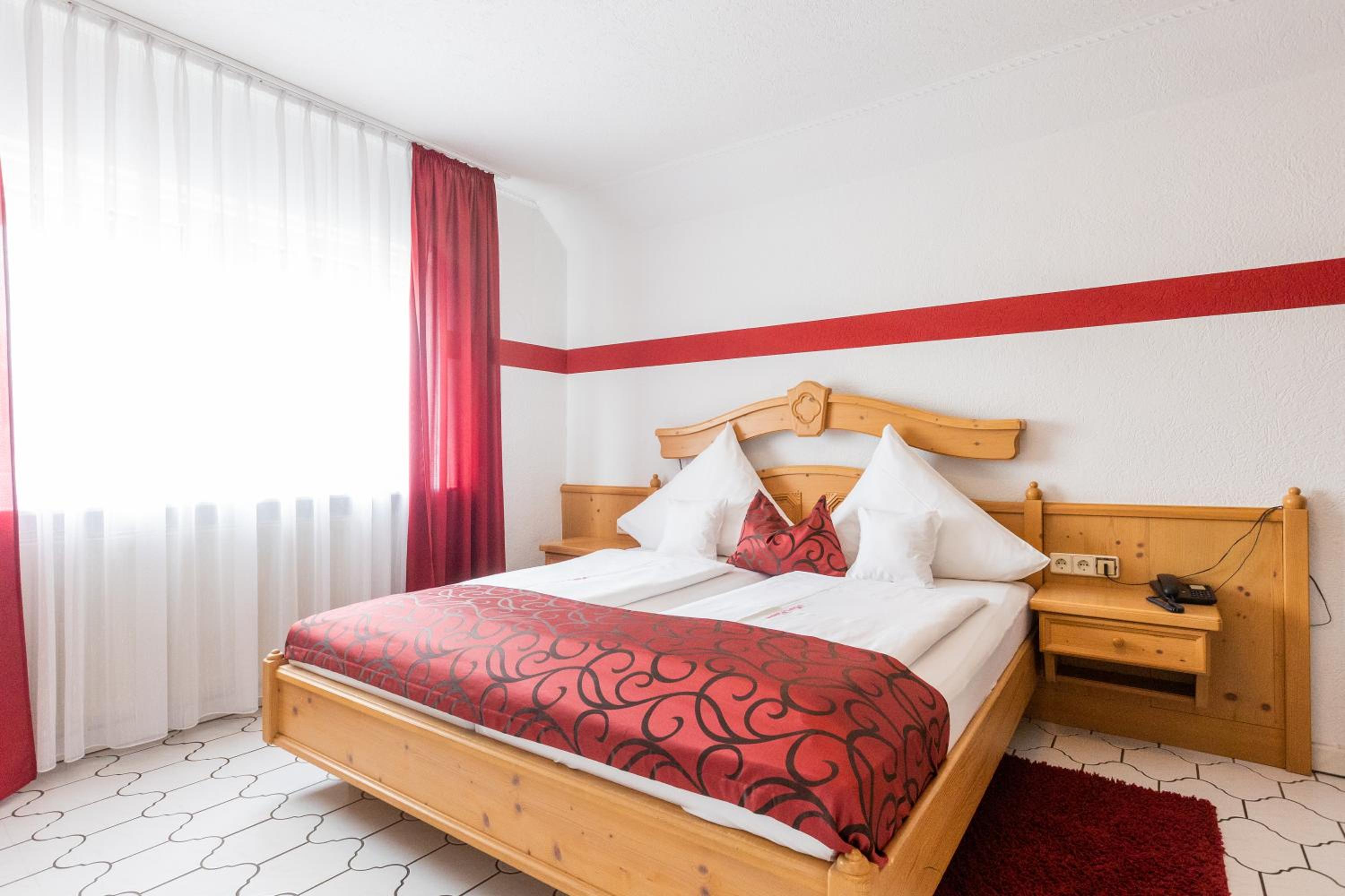 Double Room with Private Bathroom - Photo 2