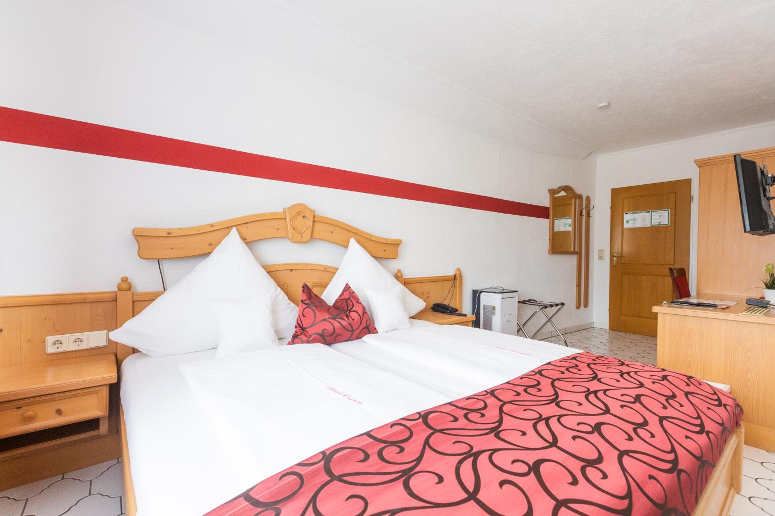 Double Room with Private Bathroom - Photo 3