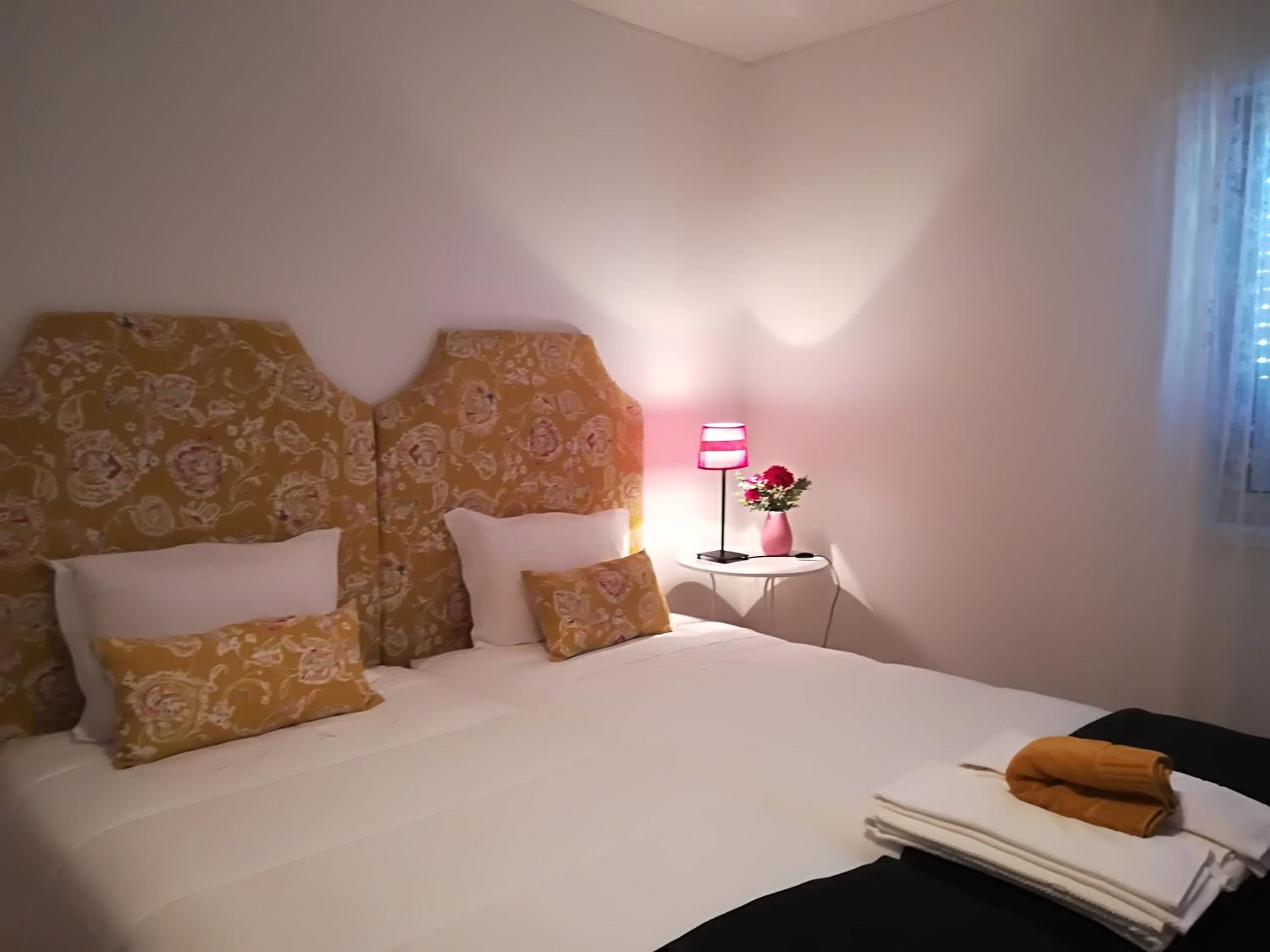 Budget Double Room - Photo 2